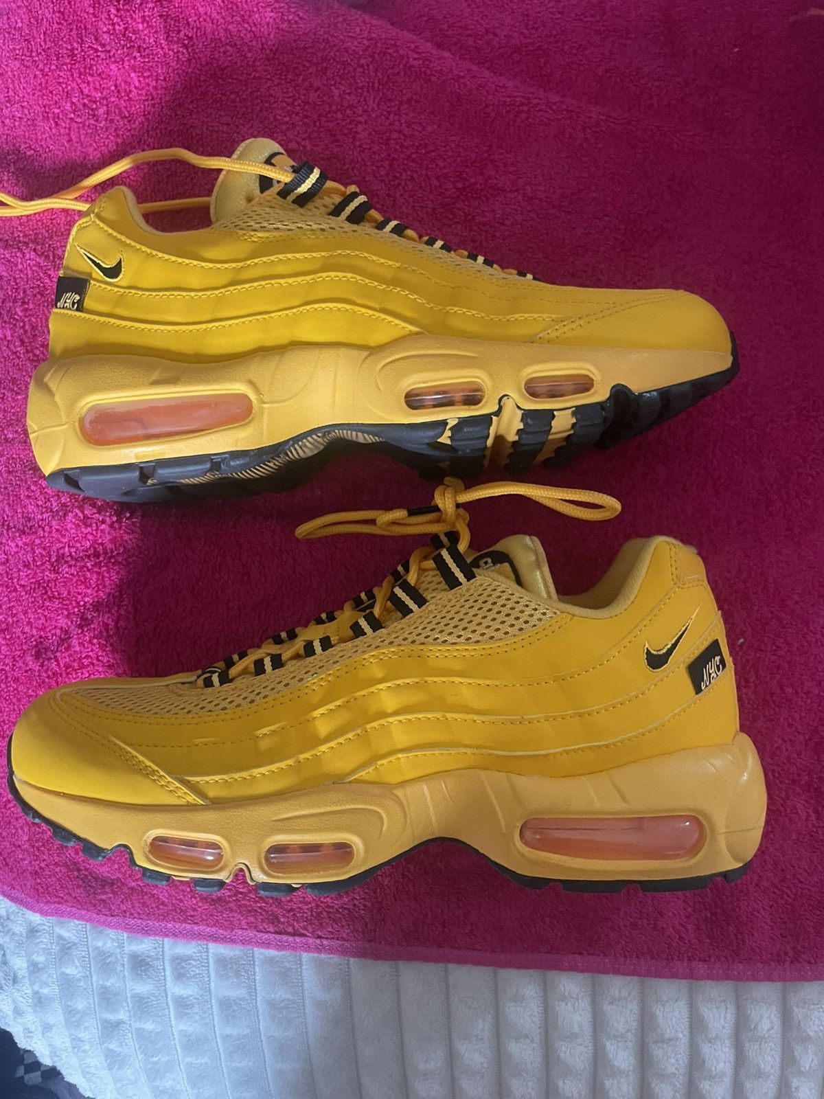 Nike Nike Air Max 95 NYC Taxi Size 7. DH0143-700 Size US 7 / IT 37 - 4 Thumbnail