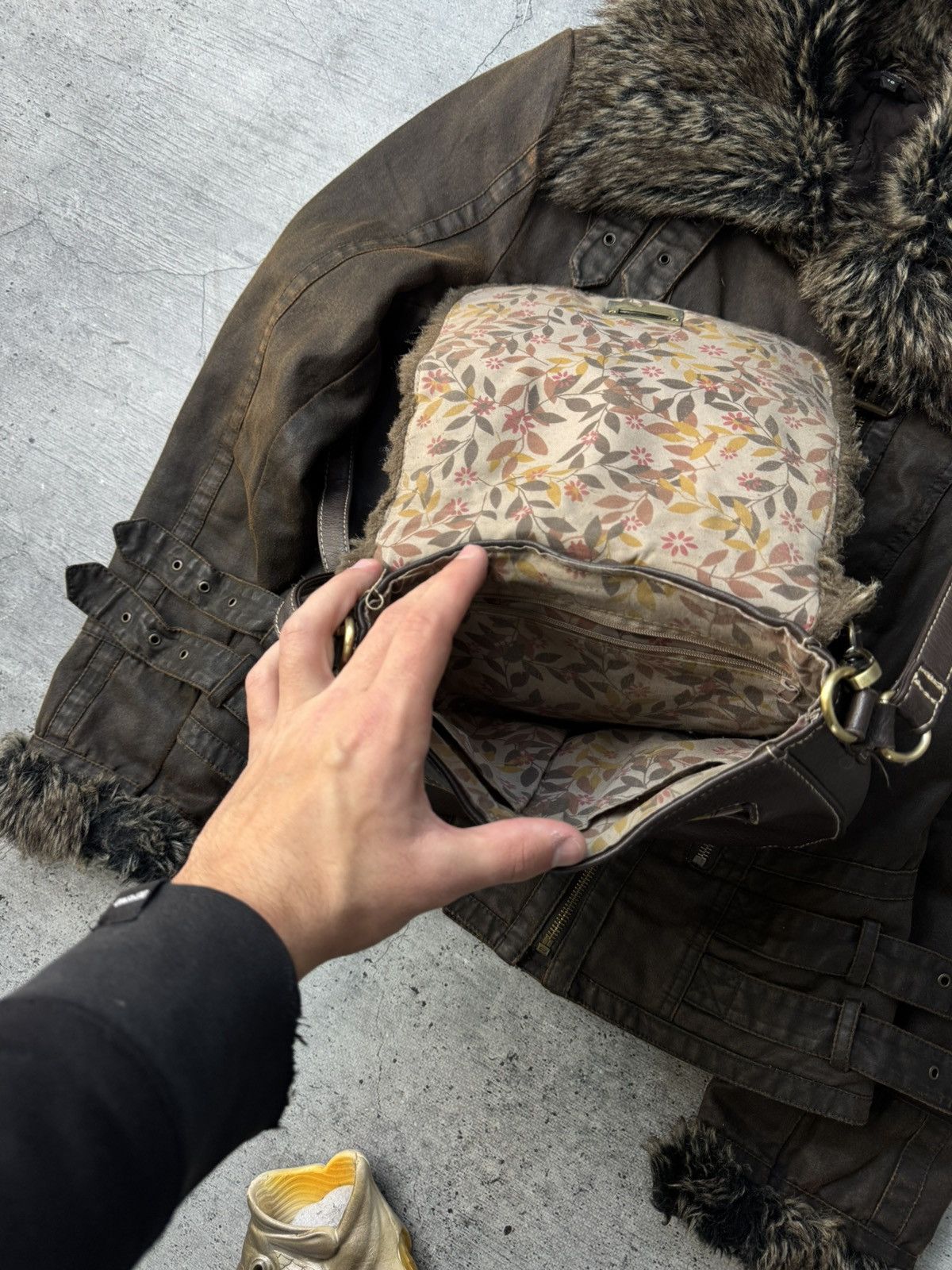 Hysteric Glamour Miss Sixty Y2K Hysteric Glamour Style Faux Fur Bag Size ONE SIZE - 5 Thumbnail