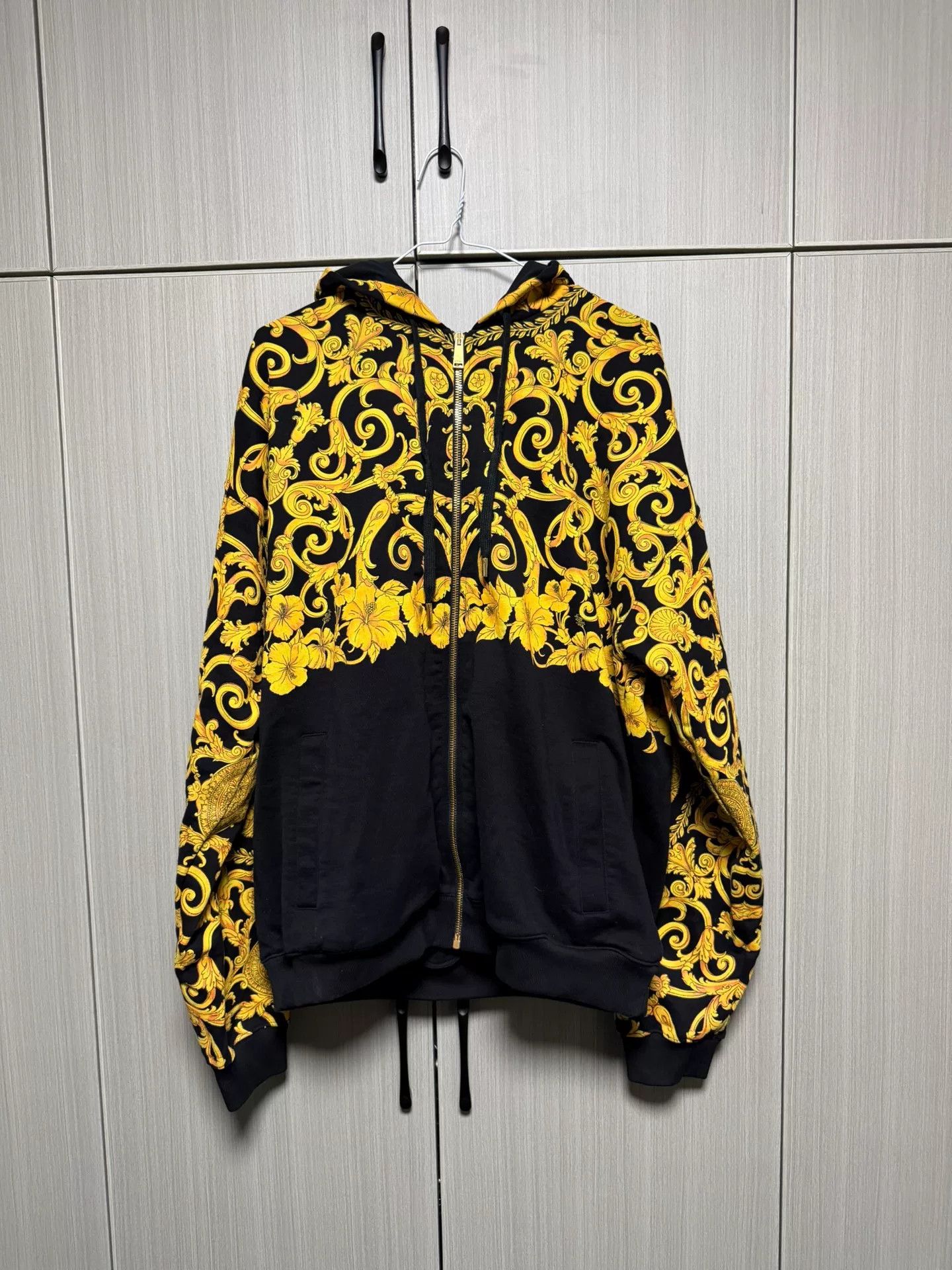 Versace Versace Hoodie xl Men Size US XL / EU 56 / 4 - 1 Thumbnail
