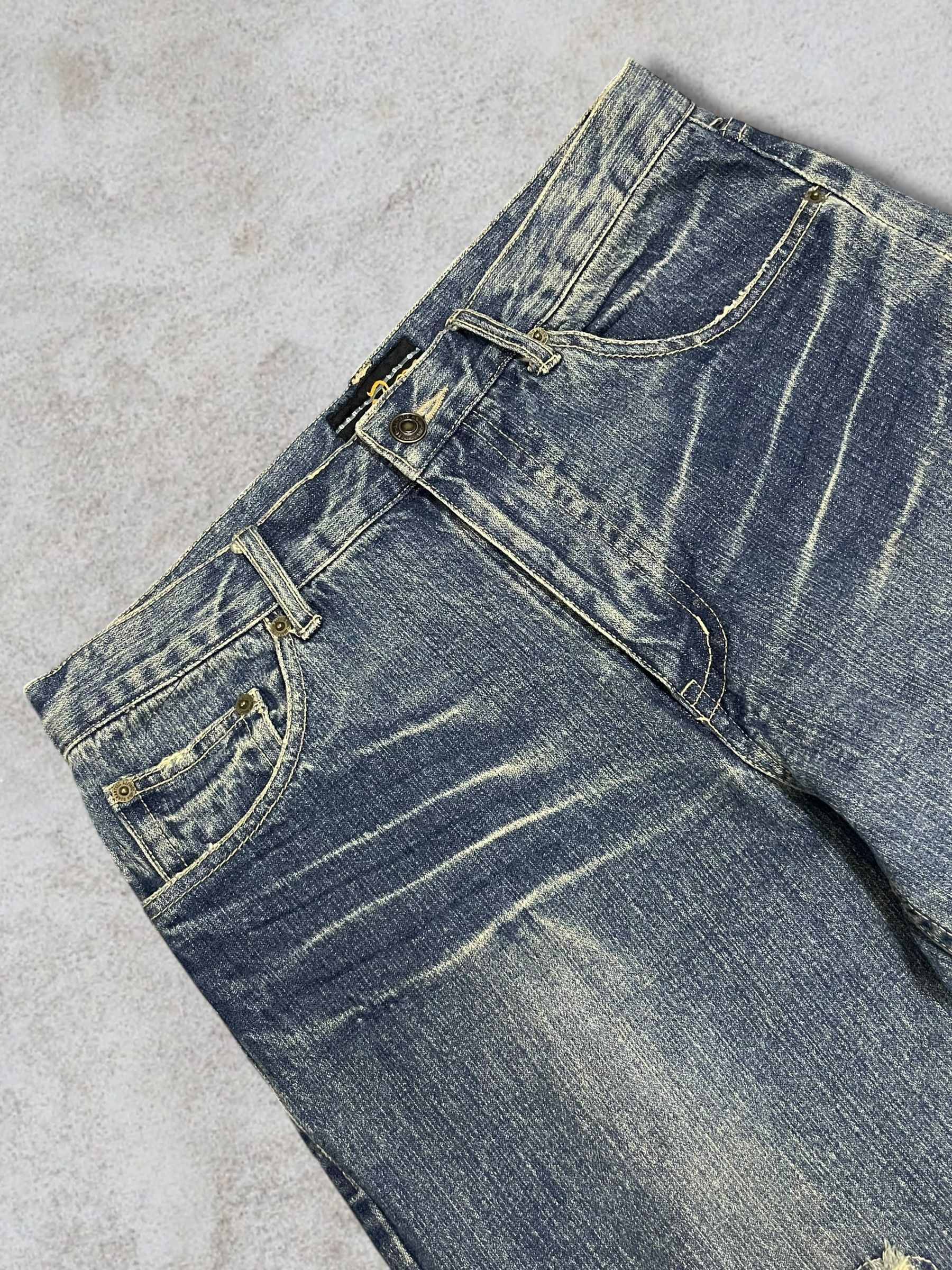 Japanese Brand Vintage Japanese Distressed Sand Washed Whiskering Jeans Size US 32 / EU 48 - 3 Thumbnail