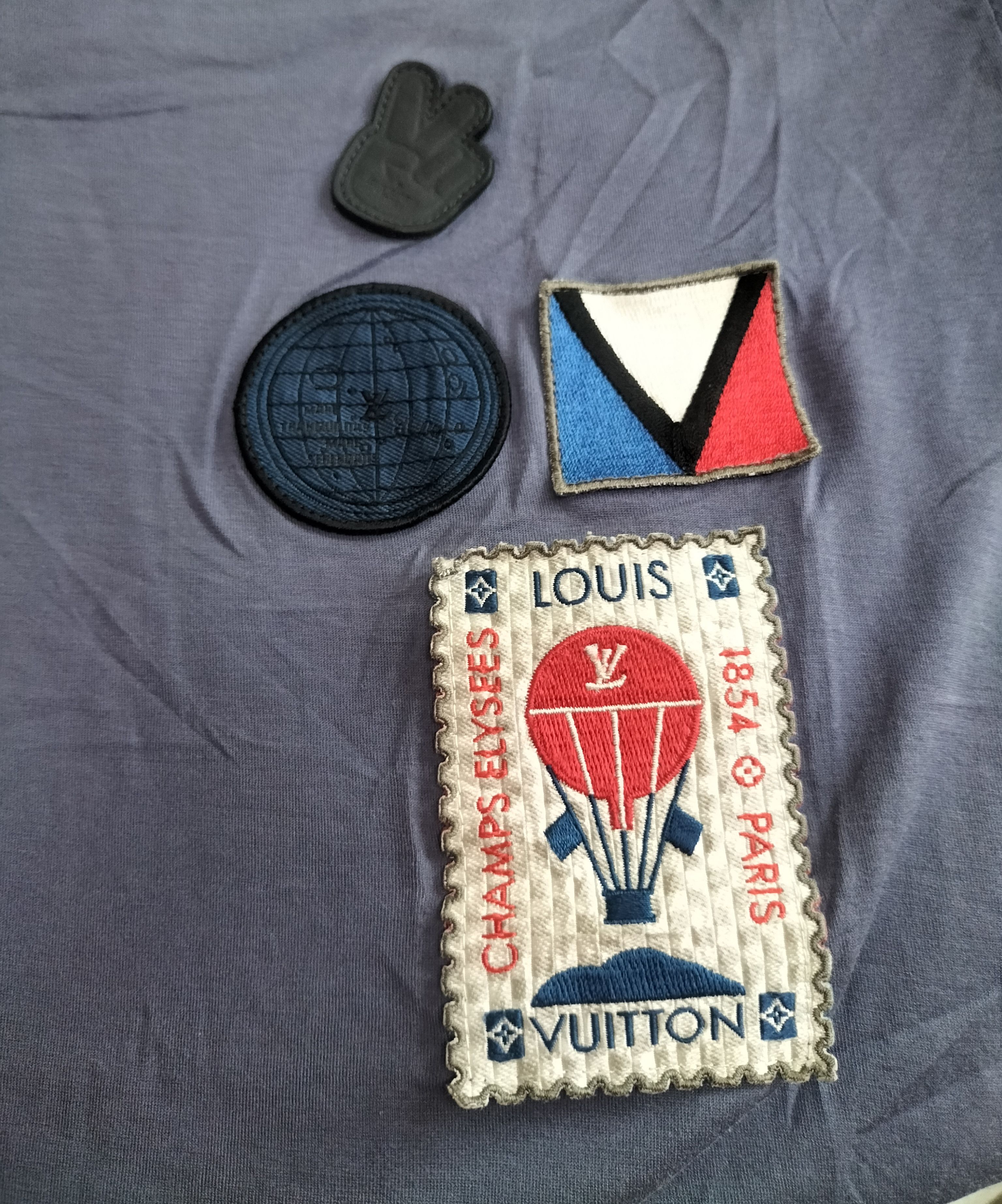 Louis Vuitton Louis Vuitton champs Elysees patch logo shirt Size US L / EU 52-54 / 3 - 4 Thumbnail