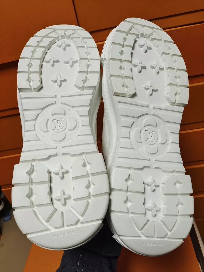 Louis Vuitton Louis Vuitton Louis Vuitton White Leather LaceUp Sneakers- Size US 8 / EU 41 - 9 Thumbnail