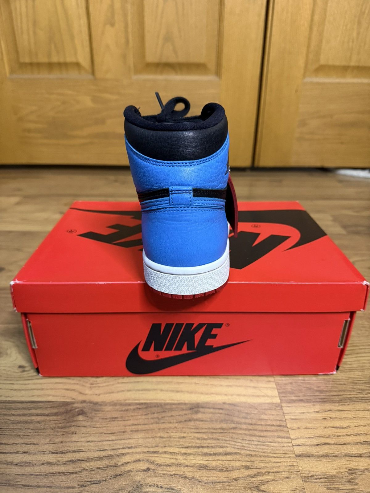 Jordan Brand Air Jordan 1 “UNC TO CHI” Size 5.5y Size US 5.5 / EU 38 - 11 Thumbnail