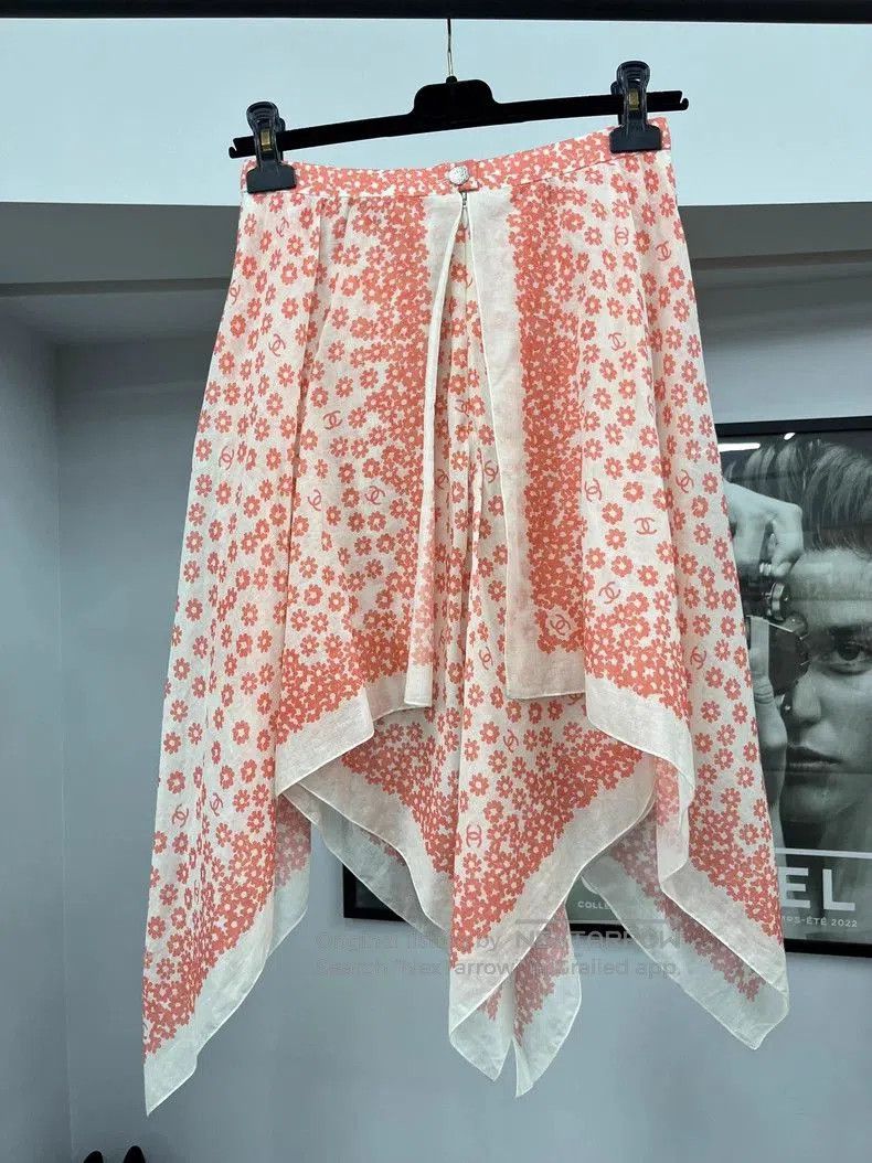 Chanel Pink Daisy Print Skirt.