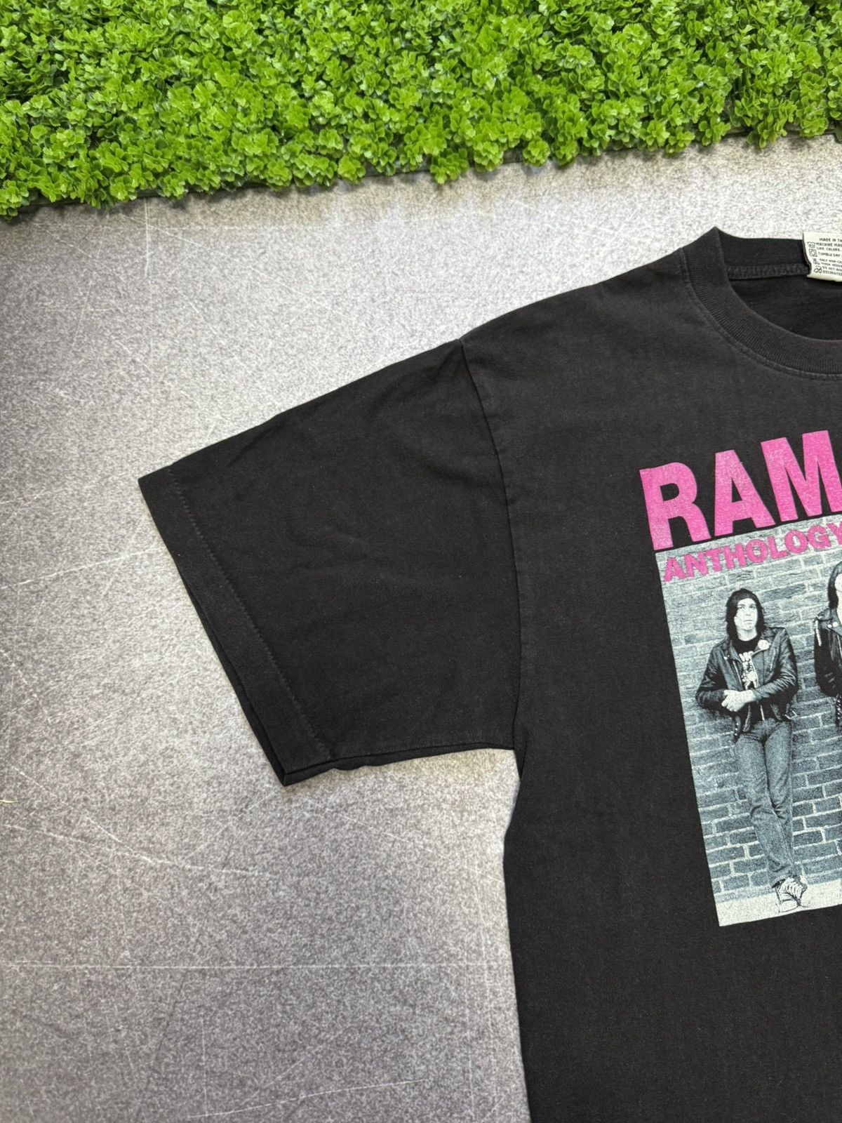 Band Tees VINTAGE 90S RARE RAMONES HEY HO Lets GO TOUR T SHIRT Rock Size US L / EU 52-54 / 3 - 7 Thumbnail
