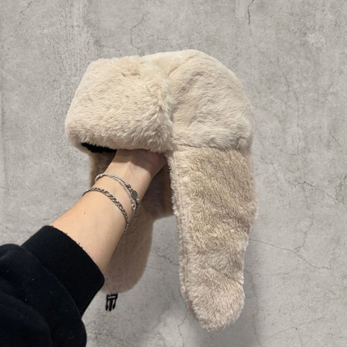 Japanese Brand Russian Ushanka fluffy winter hat, beige faux fur. One size Size ONE SIZE - 3 Thumbnail