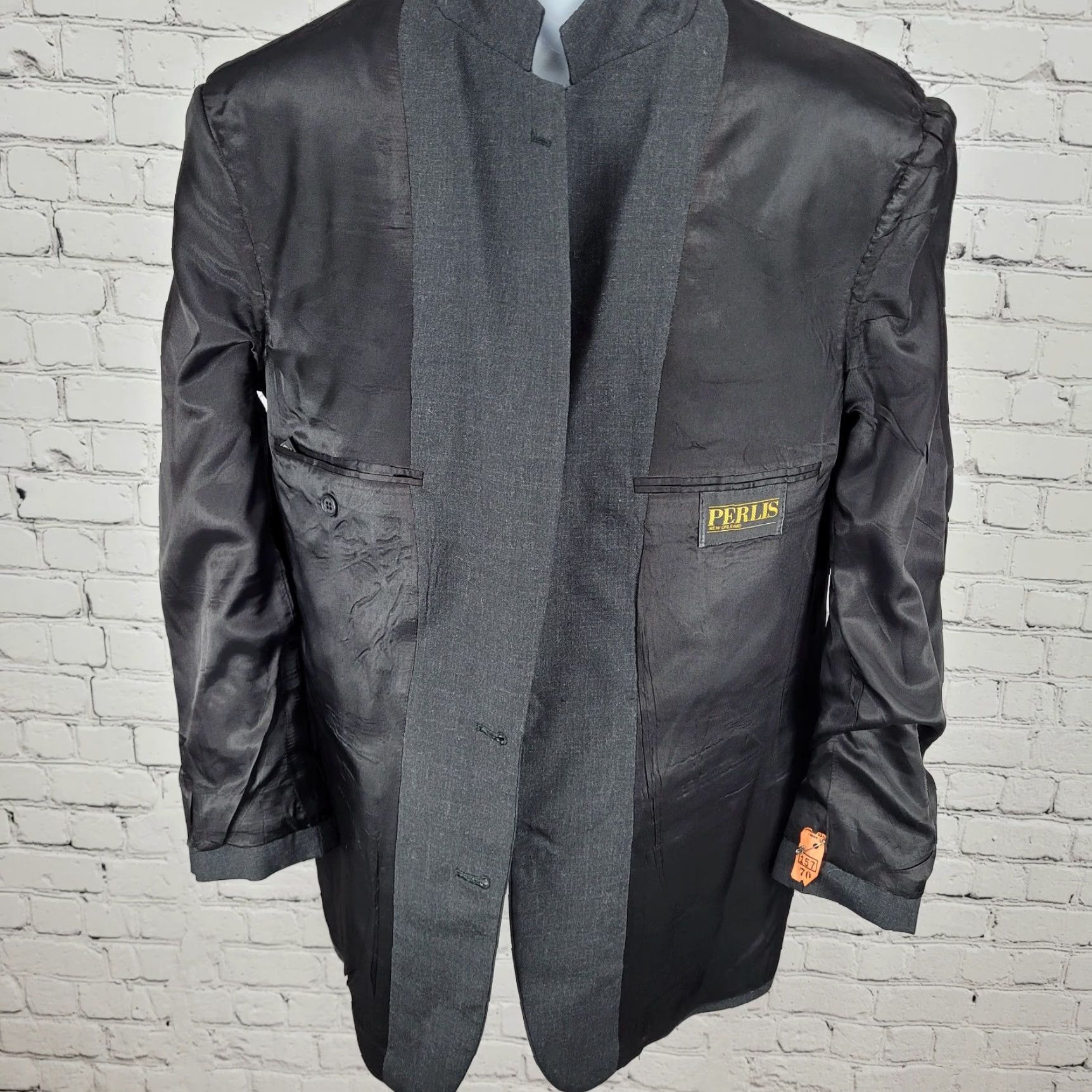 Vintage VINTAGE Perlis Men’s Grey Wool Blazer Suit Coat Size 42 Classic Two-Button Notch Vented Size 42R - 5 Thumbnail