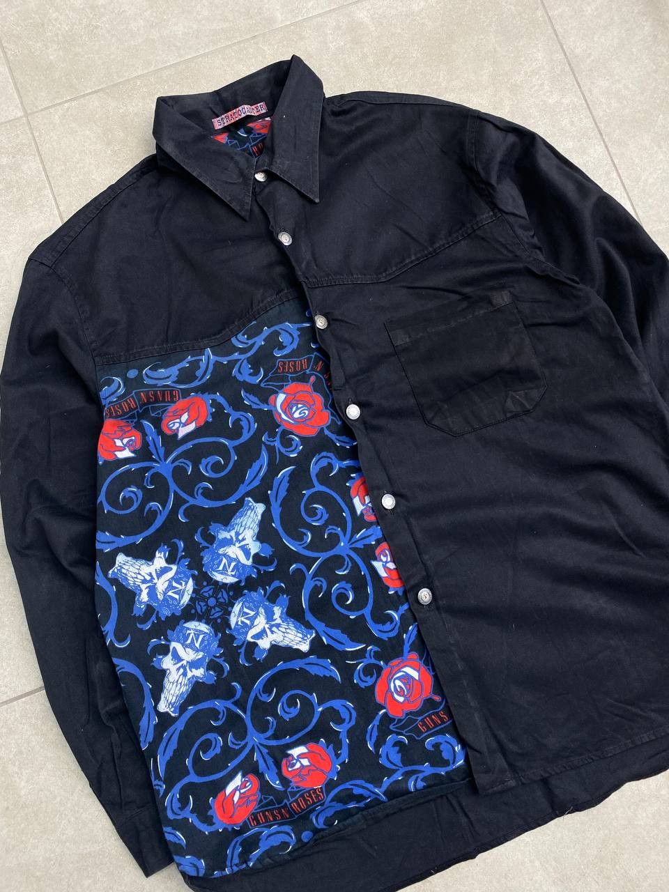 Band Tees Vintage Guns n' Roses Stratocaster Printing Buttons Shirt Size US XL / EU 56 / 4 - 5 Thumbnail