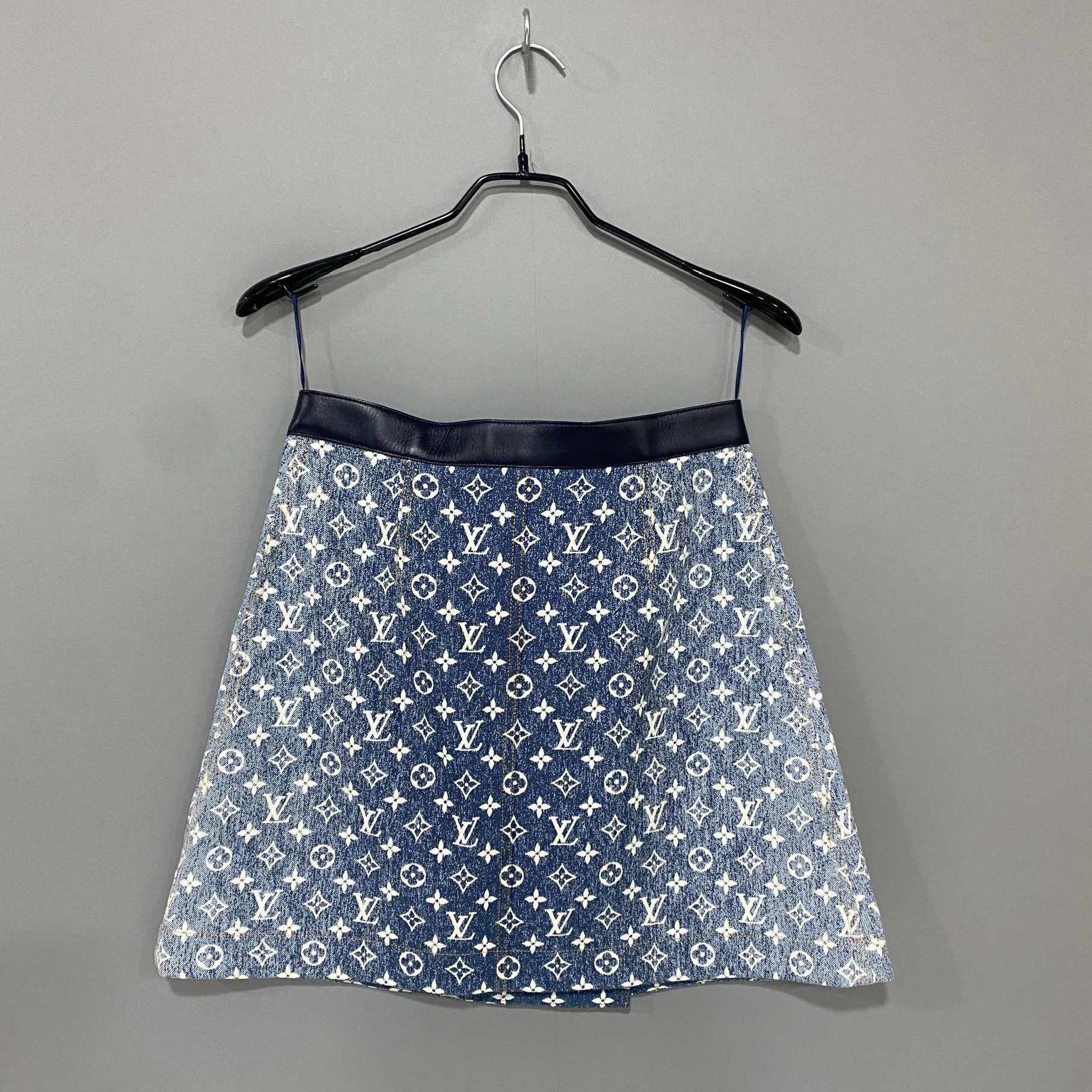 Louis Vuitton Monogram print all-over gold button washed denim skirt LV Size 26" / US 2 / IT 38 - 2 Thumbnail