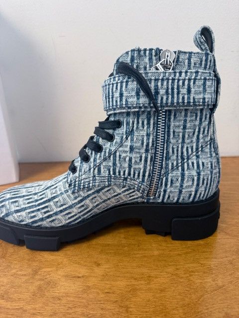 Givenchy Givenchy Terra 4G Monogram Combat Boots EU 40.5 NIB Size US 10.5 / IT 40.5 - 9 Thumbnail
