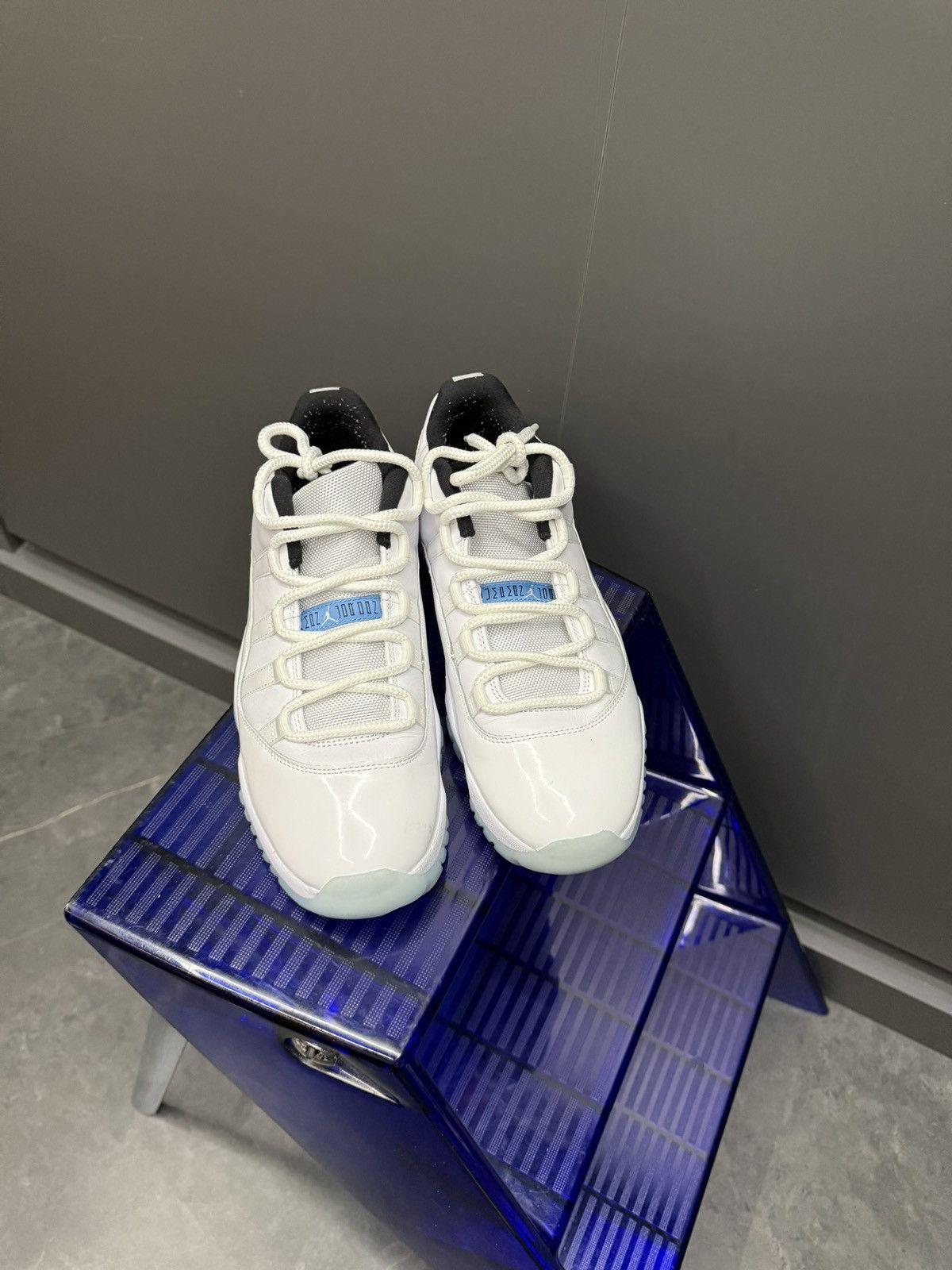 Jordan Brand Jordan 11 Low Legend Blue 2021 AV2187-117 Size 9 Size US 9 / EU 42 - 3 Thumbnail