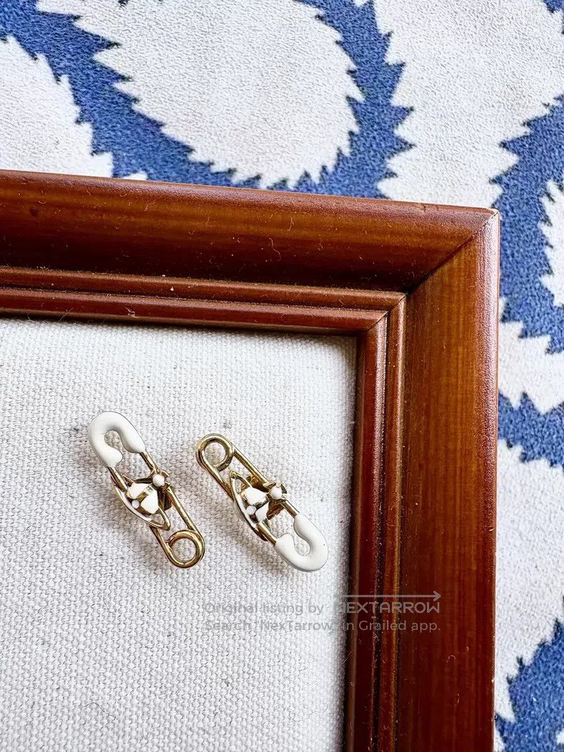 Vivienne Westwood Vivienne Westwood Ivory White Saturn Brooch Earrings Size ONE SIZE - 1 Thumbnail