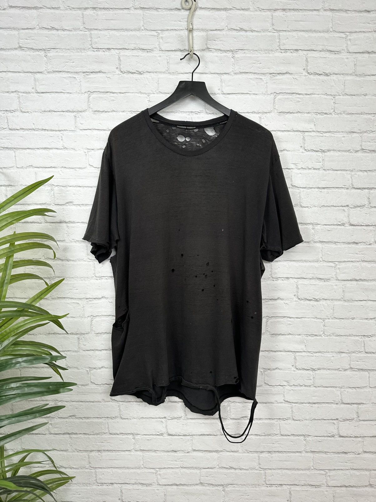 Vintage (XL) GRAIL THRASHED OUT Faded Black Vintage T Shirt Size US XL / EU 56 / 4 - 2 Thumbnail