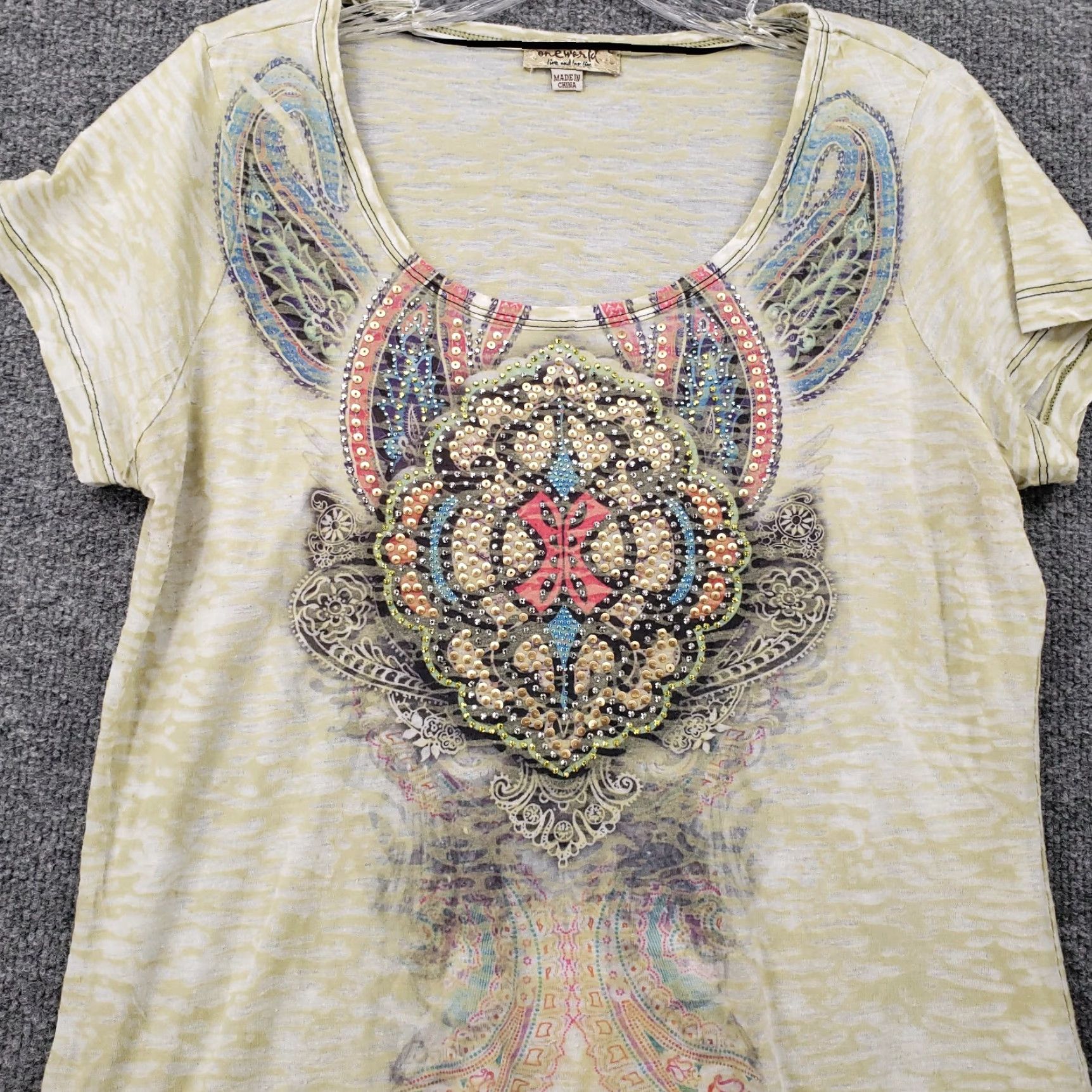 Vintage VINTAGE not applicable; Use original words only. Final title: One World T Shirt Womens L Large Yellow Short Sleeve Scoop Neck Graphic Y2K Size L / US 10 / IT 46 - 4 Thumbnail