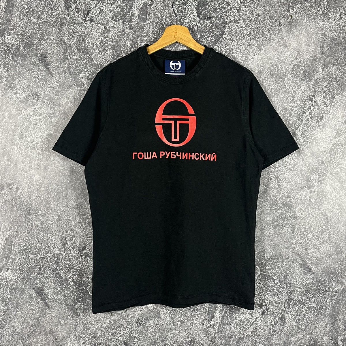 Gosha Rubchinskiy x Sergio Tacchini　サイズM Gosha Rubchinskiy x Sergio Tacchini - Red Logo Print