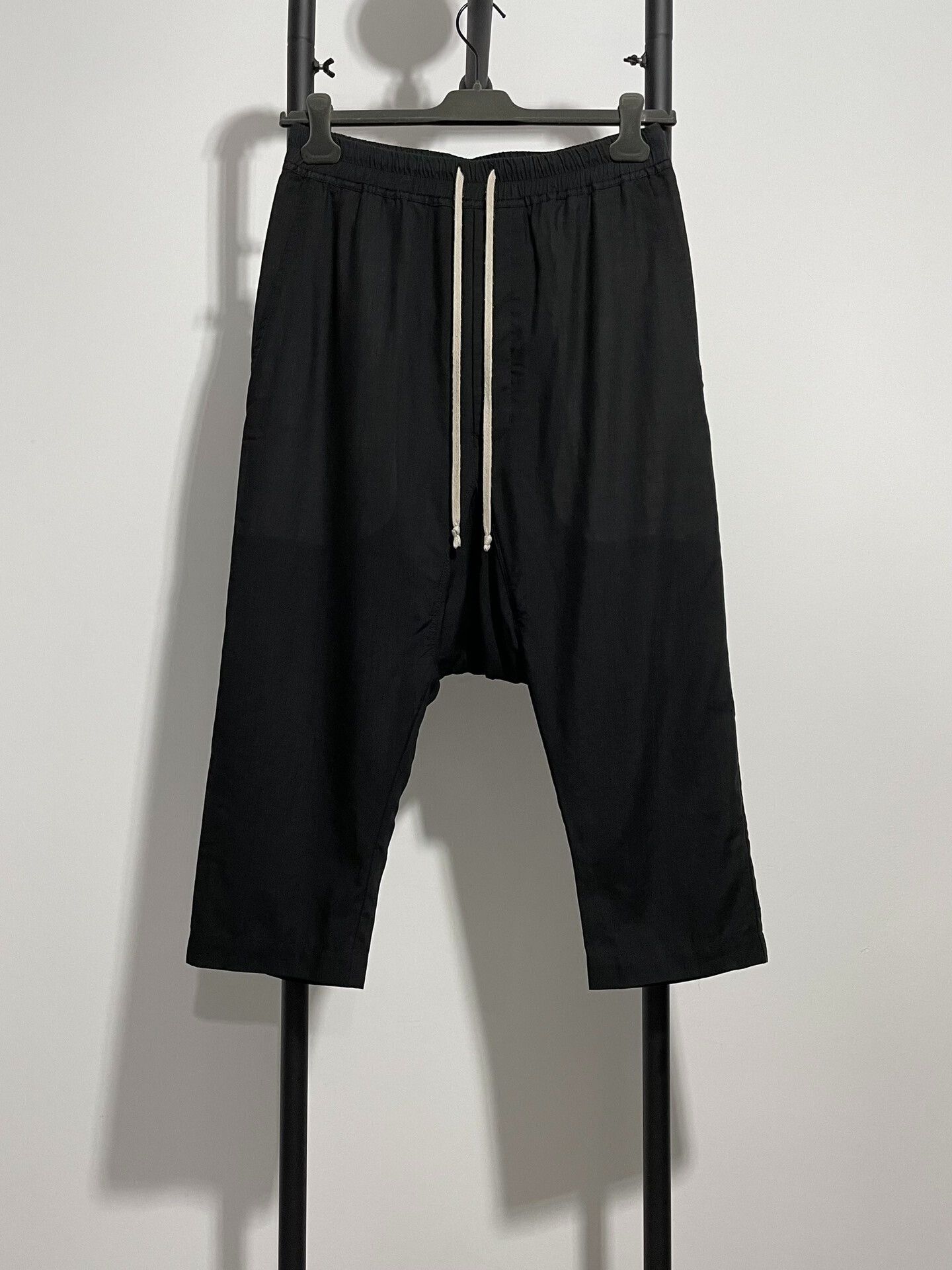 Rick Owens rick owens cropped black pants for men Size US 38 / EU 54 - 1 Thumbnail