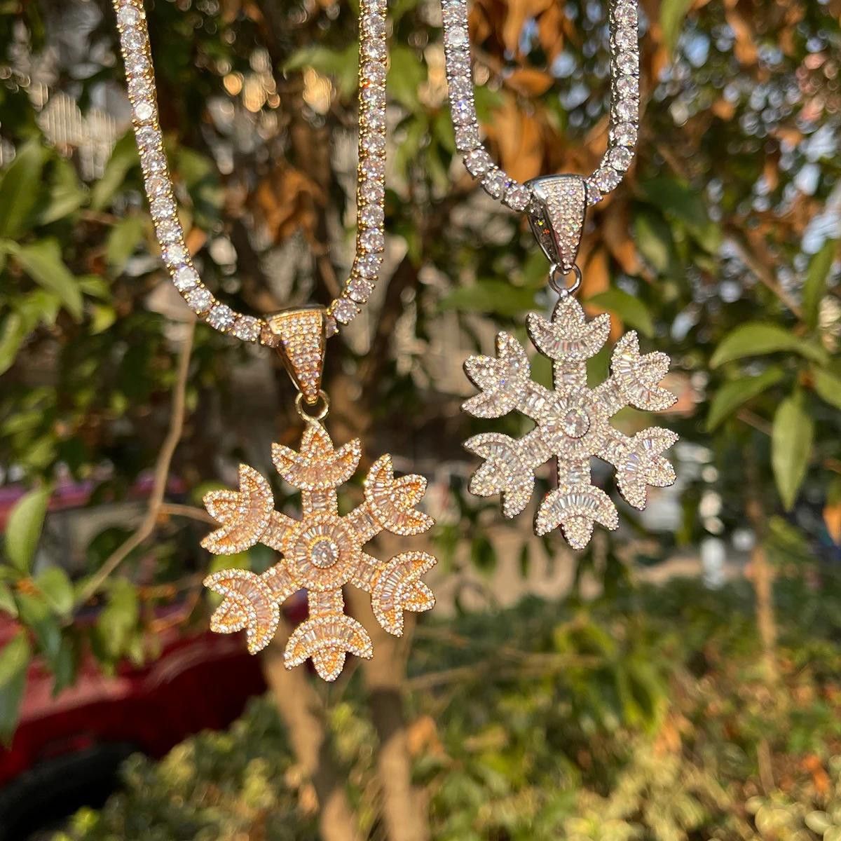 Japanese Brand Yellow Gold Diamond Snowflake Necklace Size ONE SIZE - 3 Thumbnail