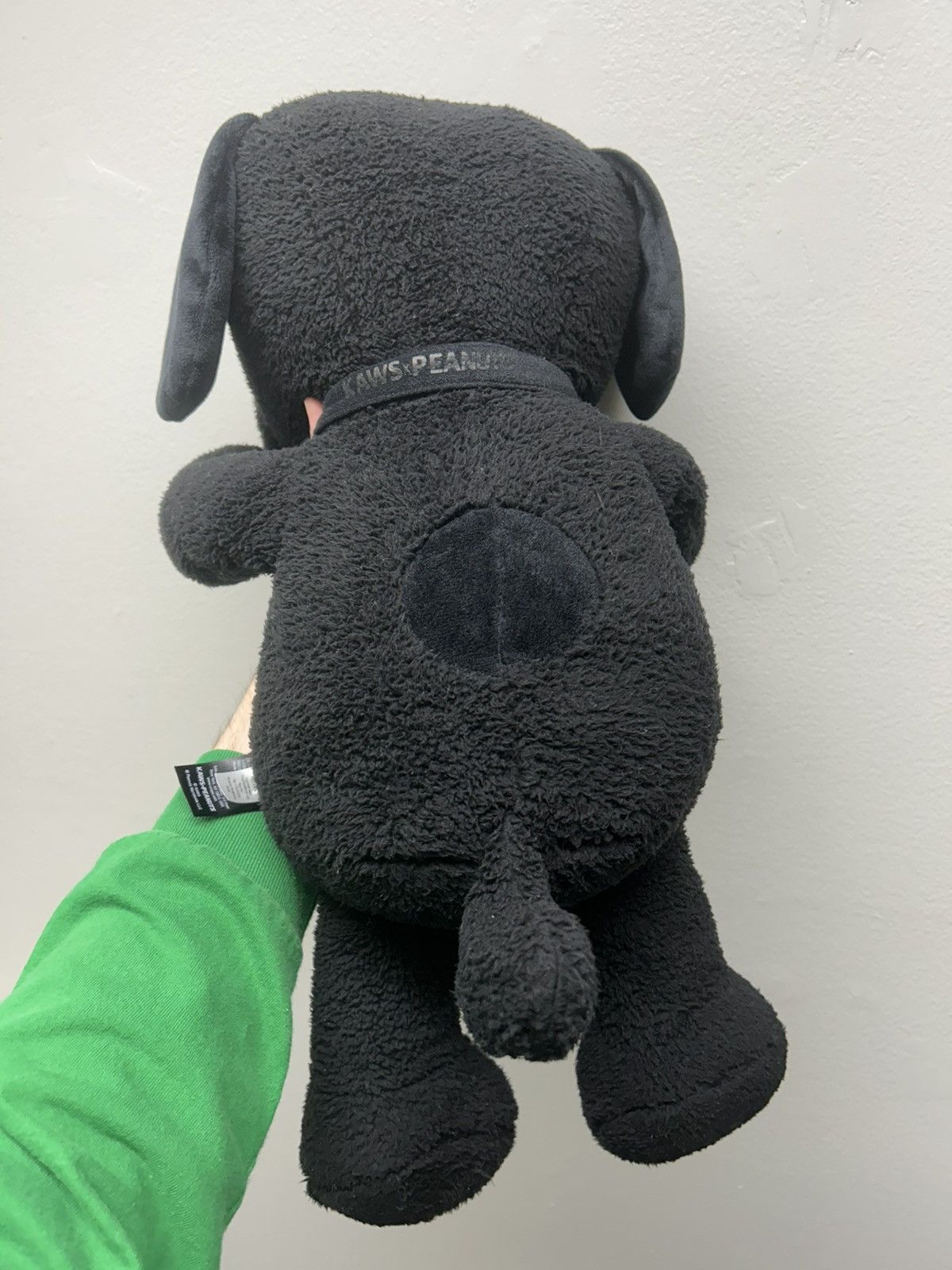 Kaws × Peanuts Kaws x Peanuts Big Snoopy Plush Black Size ONE SIZE - 5 Thumbnail