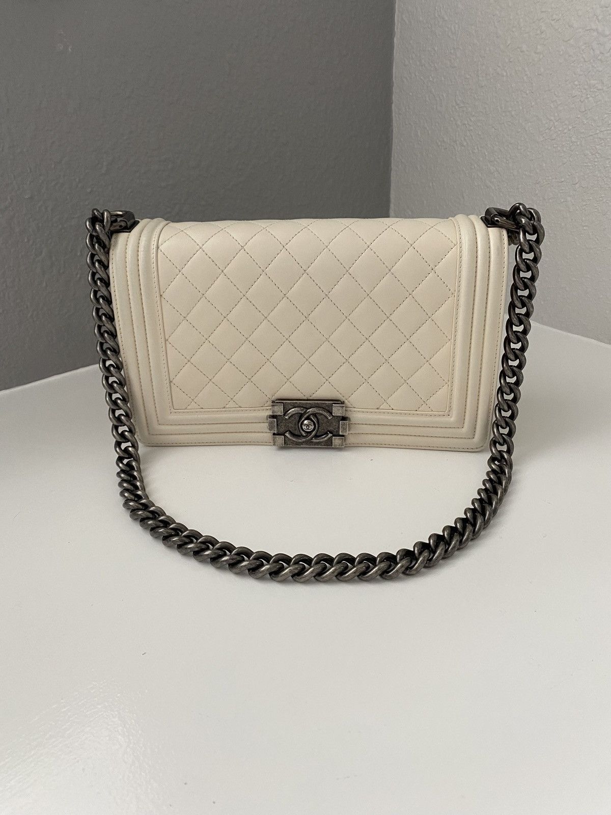 Chanel Authentic Chanel Medium Boy Quilted Bag Size ONE SIZE - 2 Thumbnail