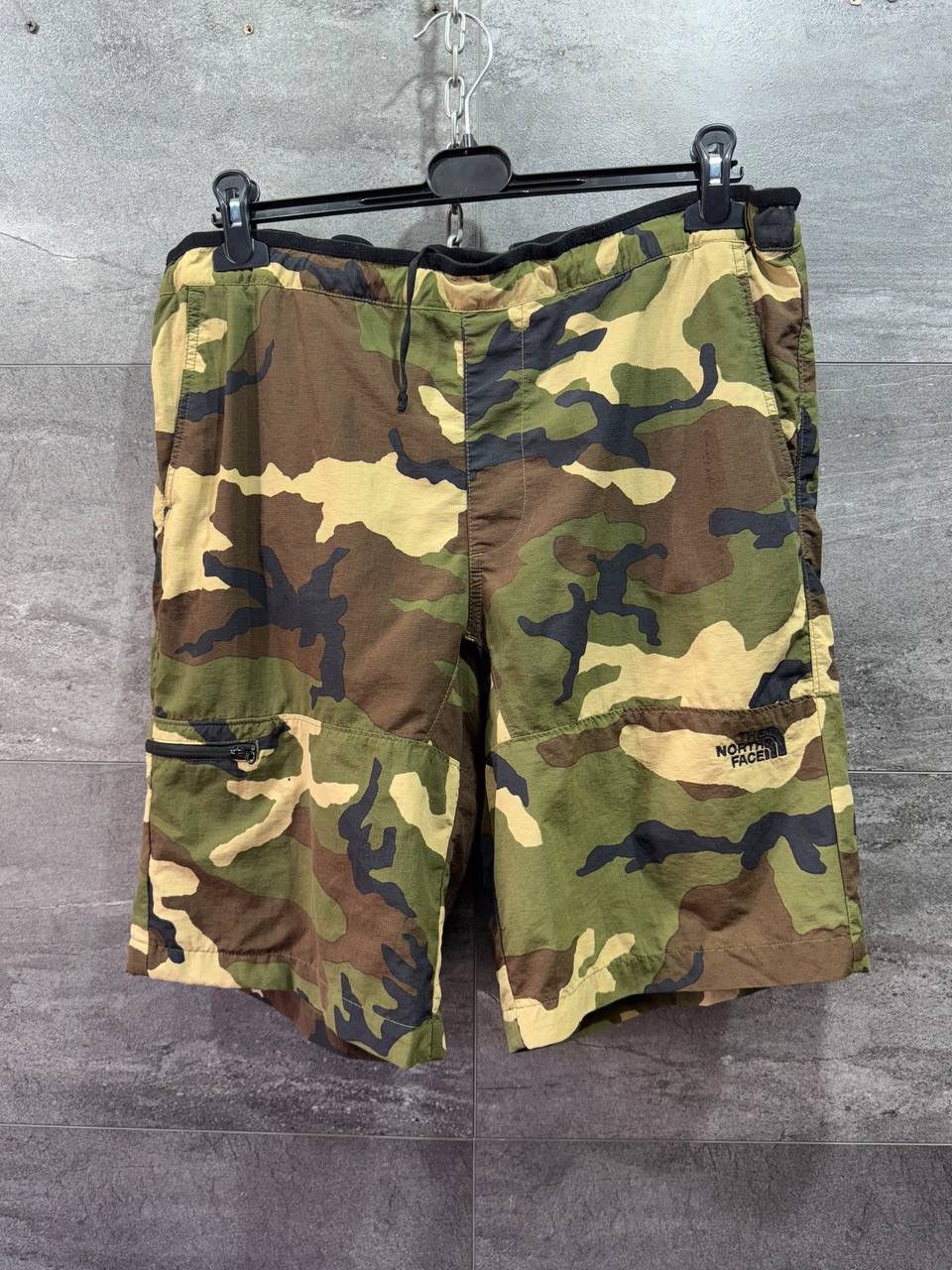 The North Face The North Face Cargo Nylon Camo Shorts Size US 34 / EU 50 - 1 Thumbnail