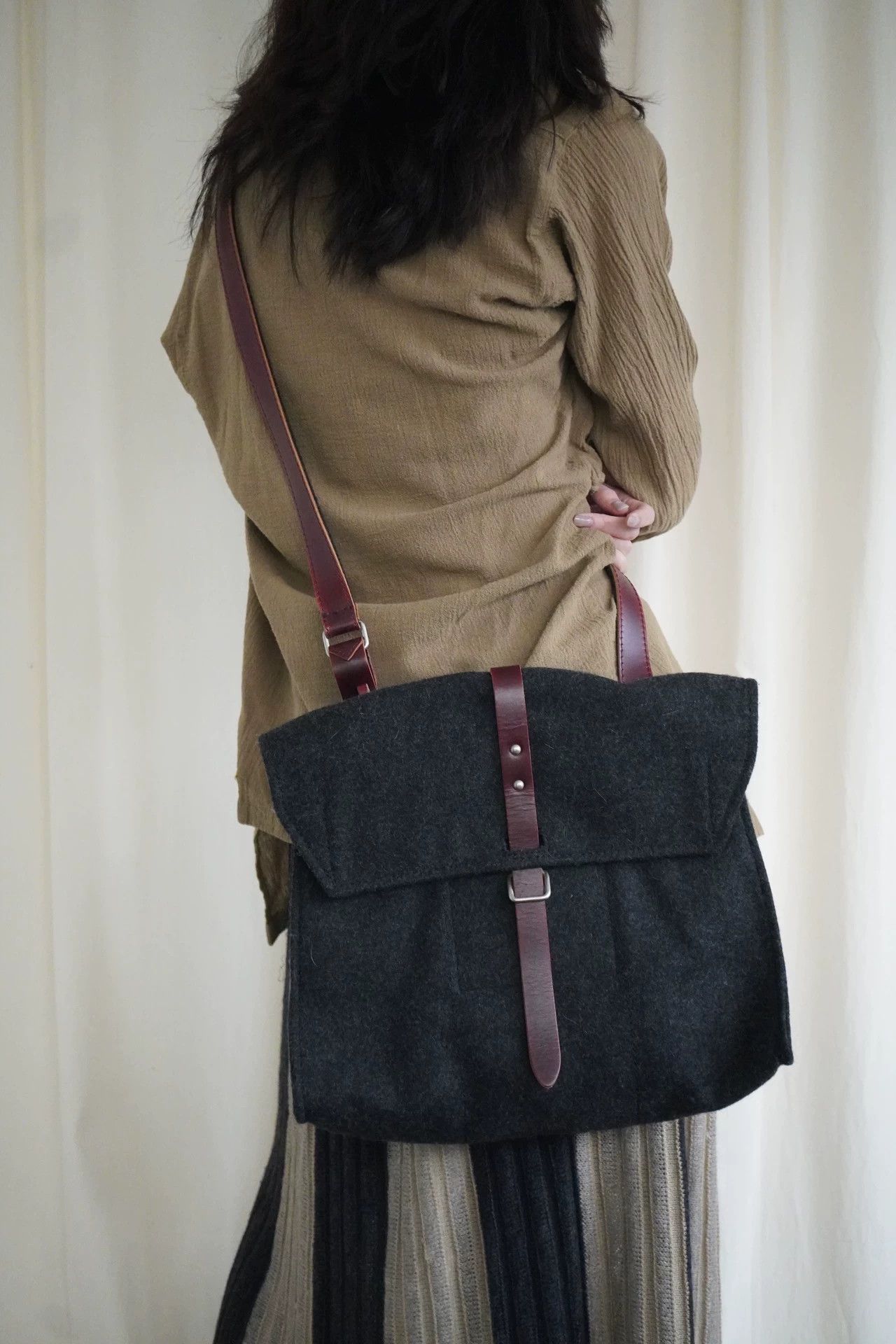 Yohji Yamamoto Yohji Yamamoto 1990s Wool Crossbody Red-Brown Leather Size ONE SIZE - 5 Thumbnail