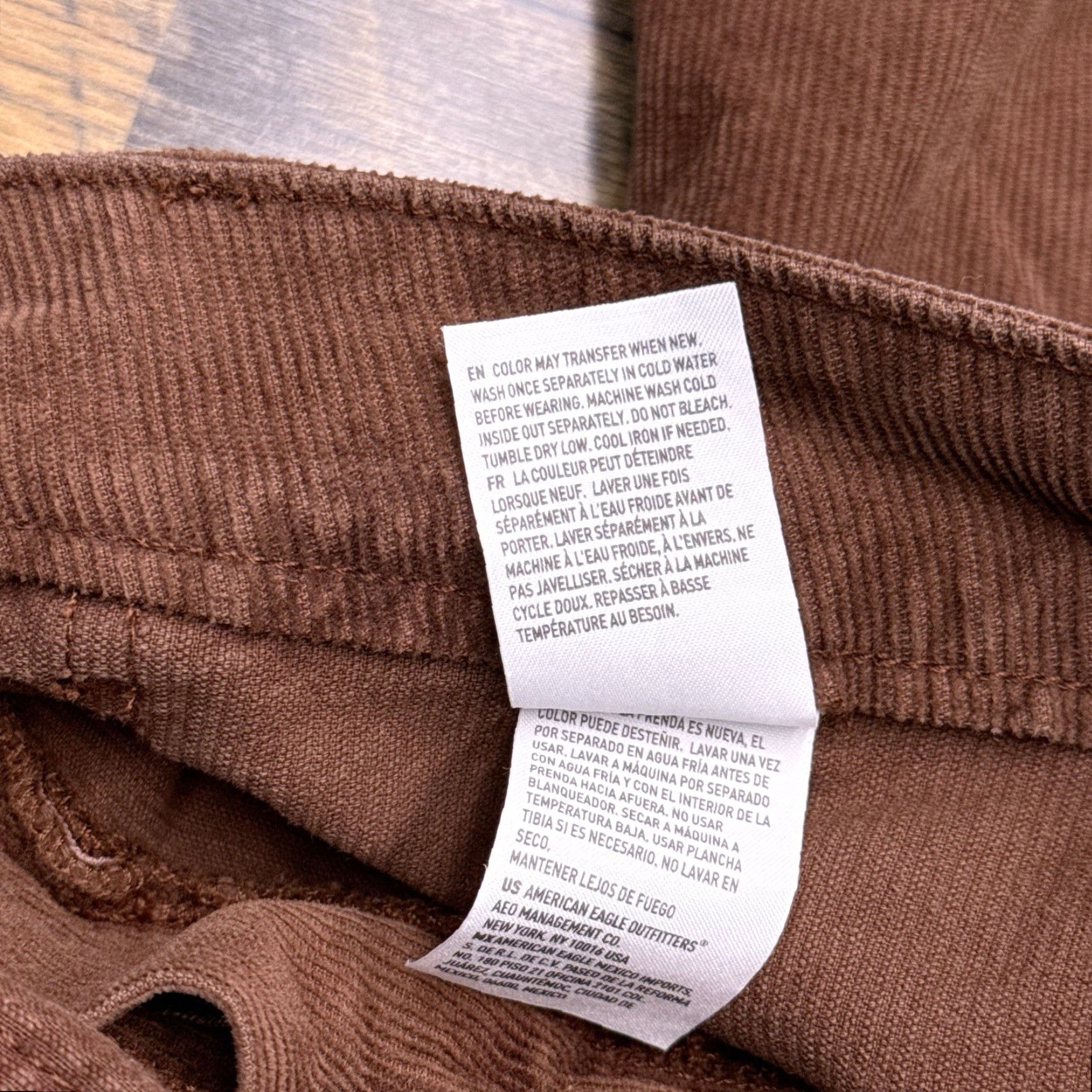 American Eagle Outfitters VINTAGE American Eagle Outfitters America Eagle Super Hi Rise Flare Pants Womens 2 Brown Corduroy High Rise 30.5 in inseam Black? Size 26" / US 2 / IT 38 - 7 Thumbnail