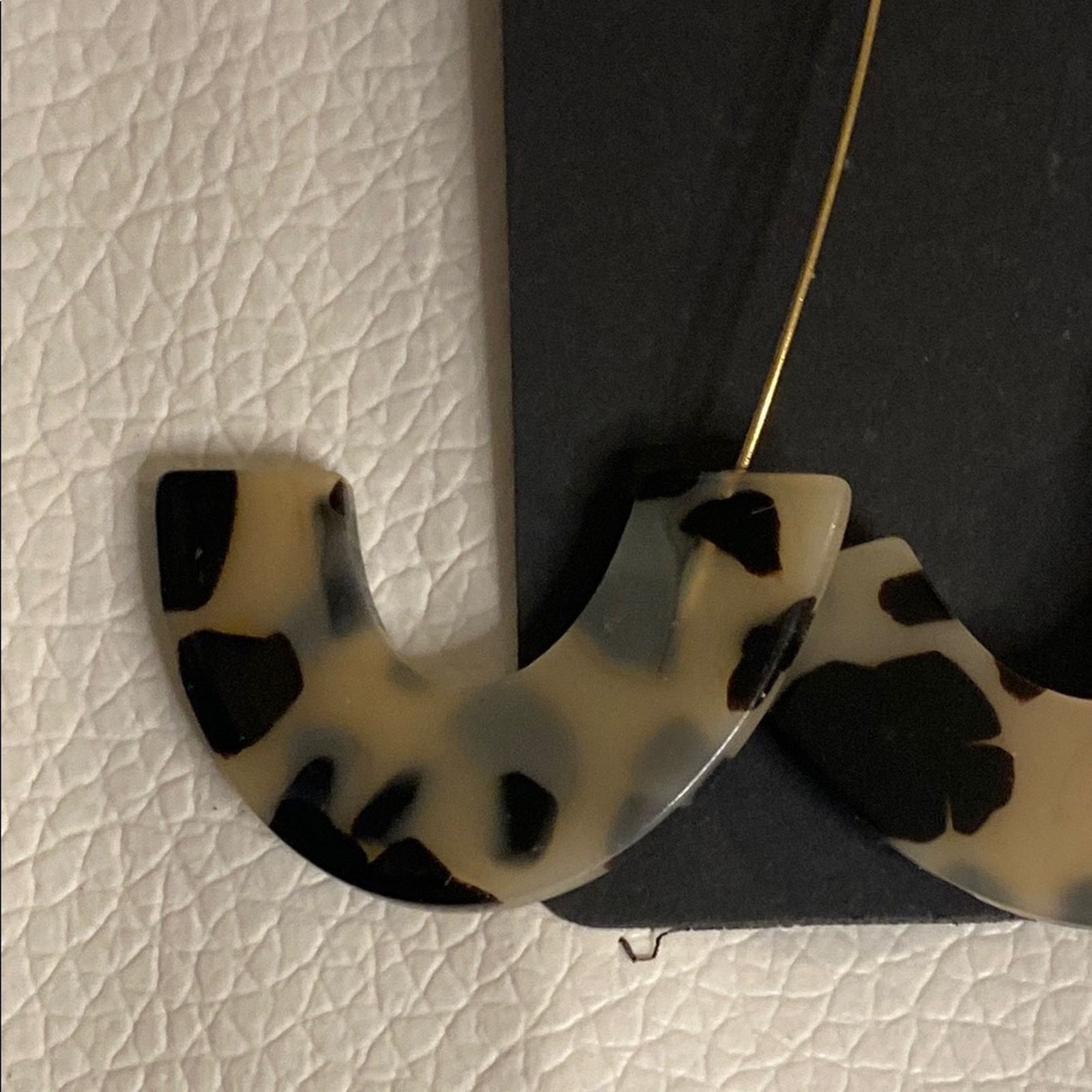 Other Tortoise Acrylic Hoop Earrings Gold Wire Minimalist Modern Size ONE SIZE - 4 Thumbnail
