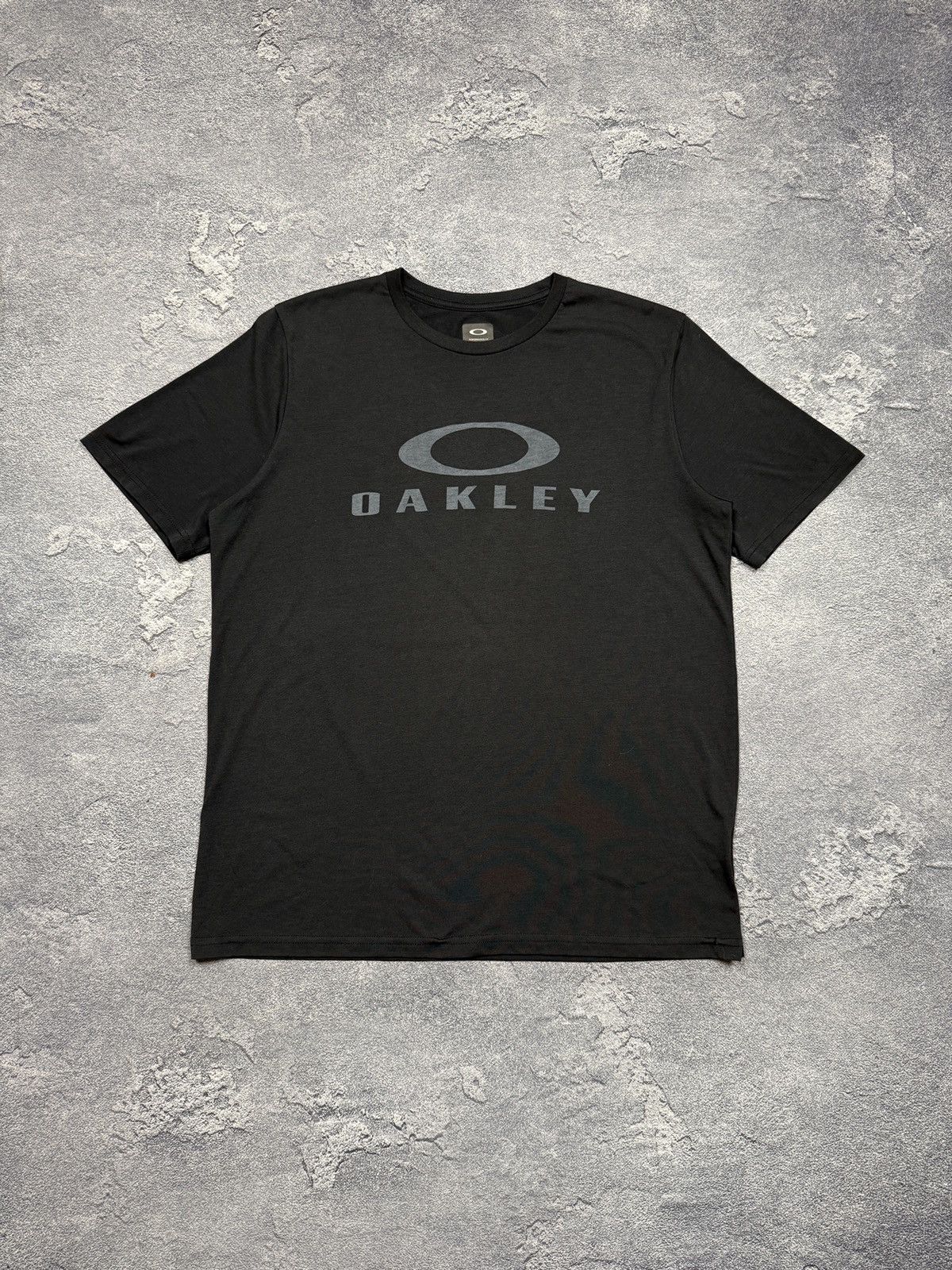 Oakley × Vintage Oakley Big Logo Tee Y2K Size US XL / EU 56 / 4 - 1 Thumbnail