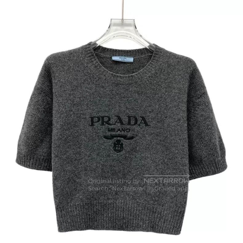 Prada Prada 22 gray logo round-neck wool mixed cashmere knitted Size XS / US 0-2 / IT 36-38 - 1 Thumbnail