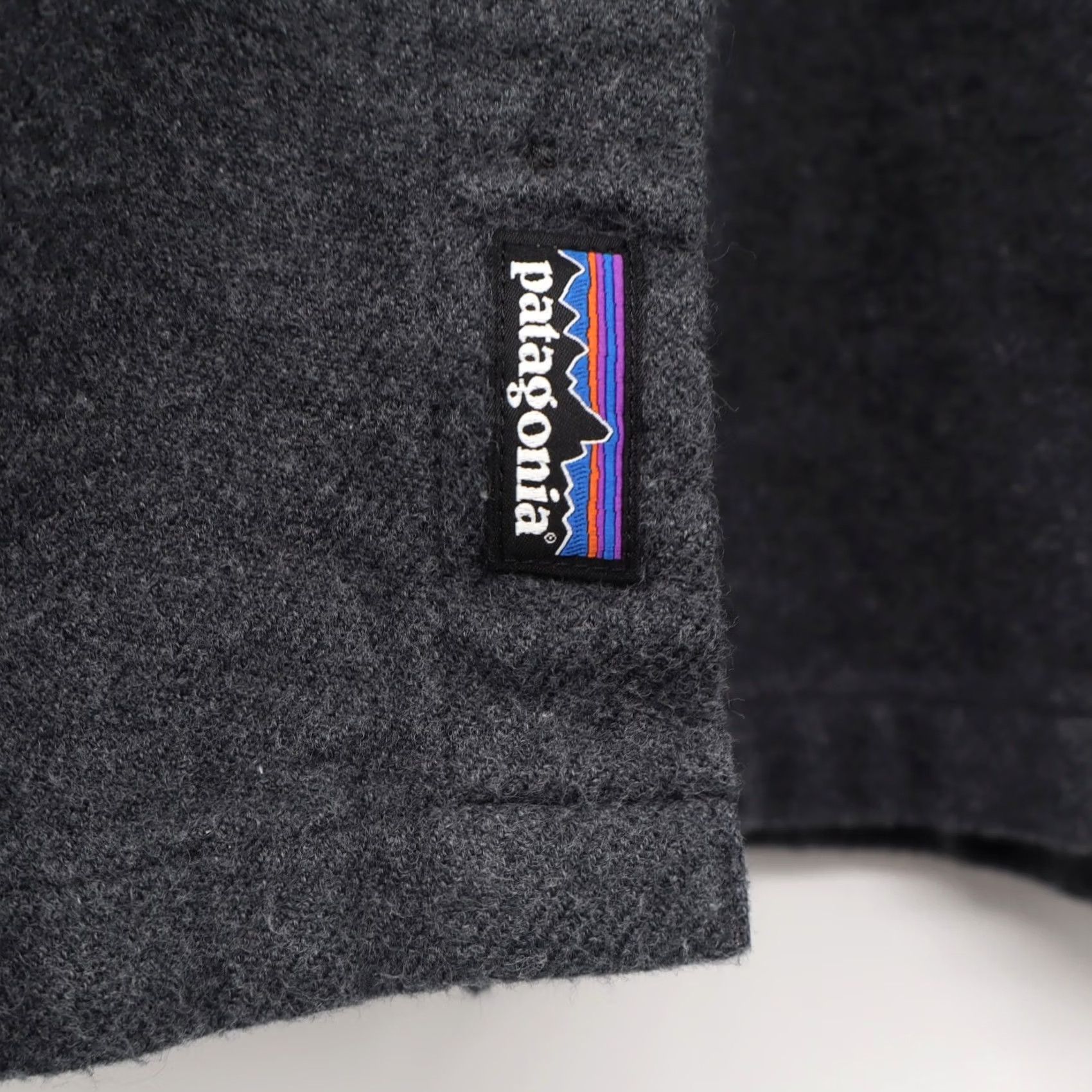 Patagonia Patagonia Shirt Long Sleeve Pique Fleece Grey XL Mens Button-Up Collared Pocketed 100% Polyester Size US XL / EU 56 / 4 - 4 Thumbnail