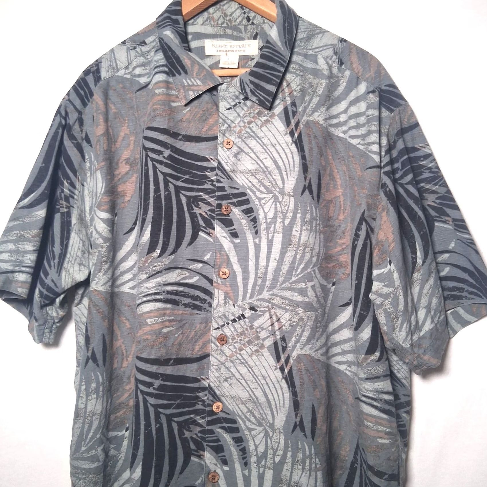 Banana Republic Banana Republic Silk Shirt L Gray Palms Tropical Beach Hawaiian Aloha Button-Up Short Sleeve Casual Size US L / EU 52-54 / 3 - 2 Thumbnail