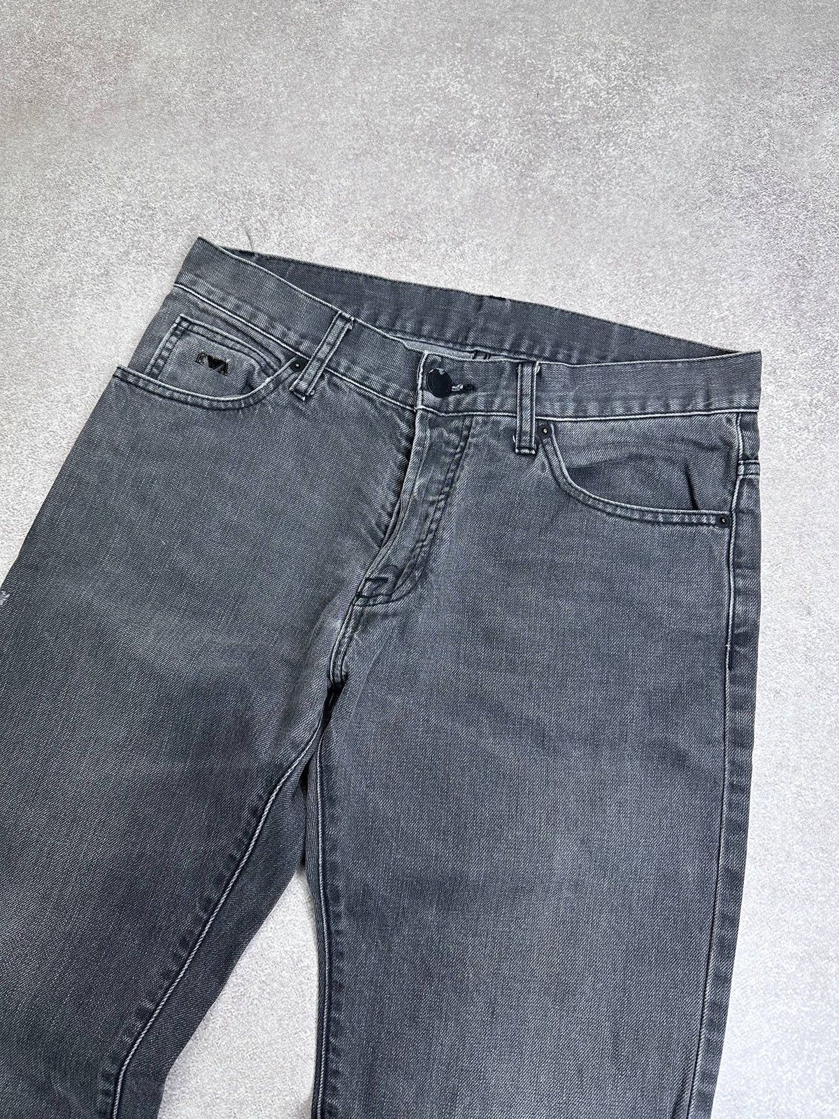 Emporio Armani Vintage Emporio Armani Metal Logo Grey Baggy Jeans Rare 30 Size US 30 / EU 46 - 6 Thumbnail