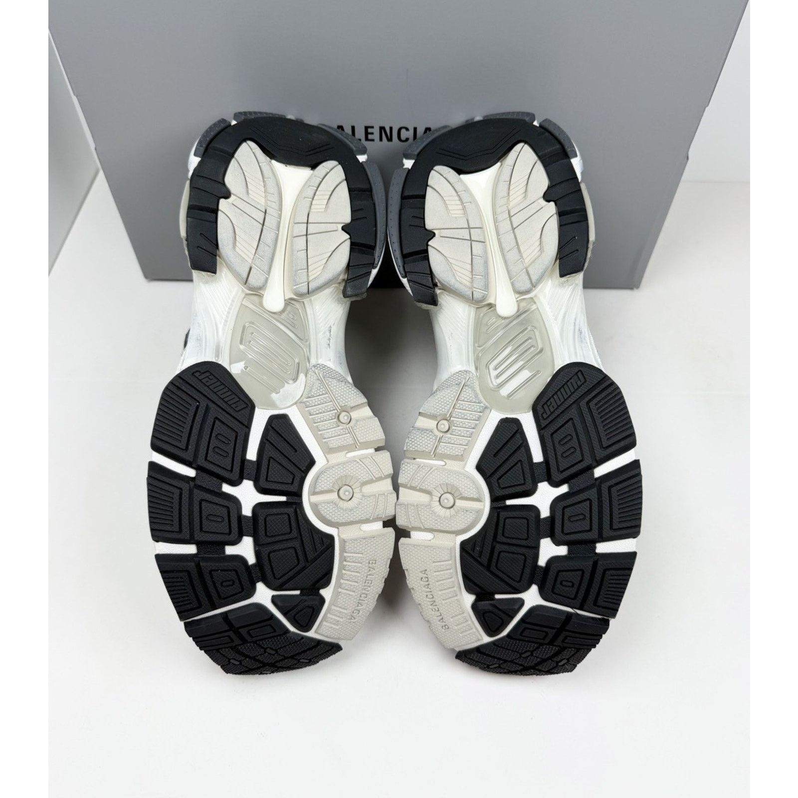 Balenciaga Size 44EU/11US - Balenciaga Runner Distressed Sneakers Size US 11 / EU 44 - 7 Thumbnail