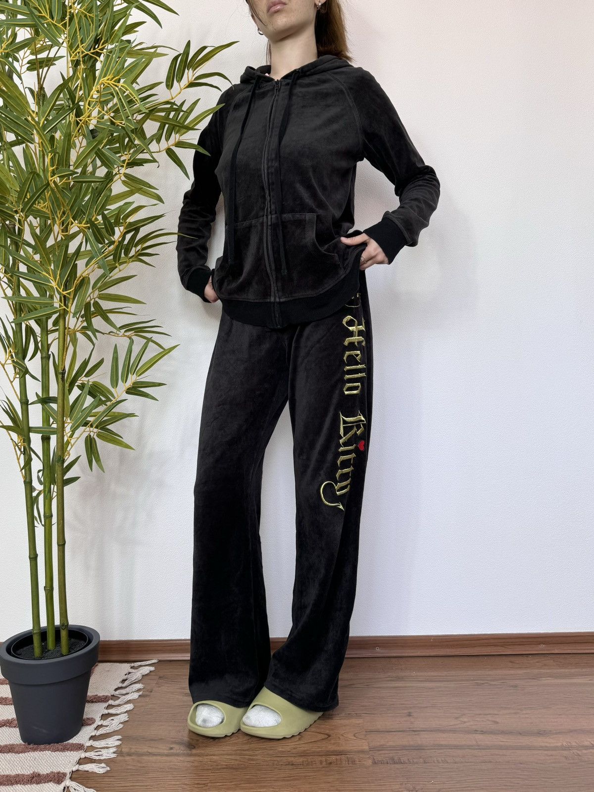 Anime × Cartoon Network × Vintage VINTAGE HELLO KITTY VELOUR TRACKSUIT Size M / US 6-8 / IT 42-44 - 4 Thumbnail