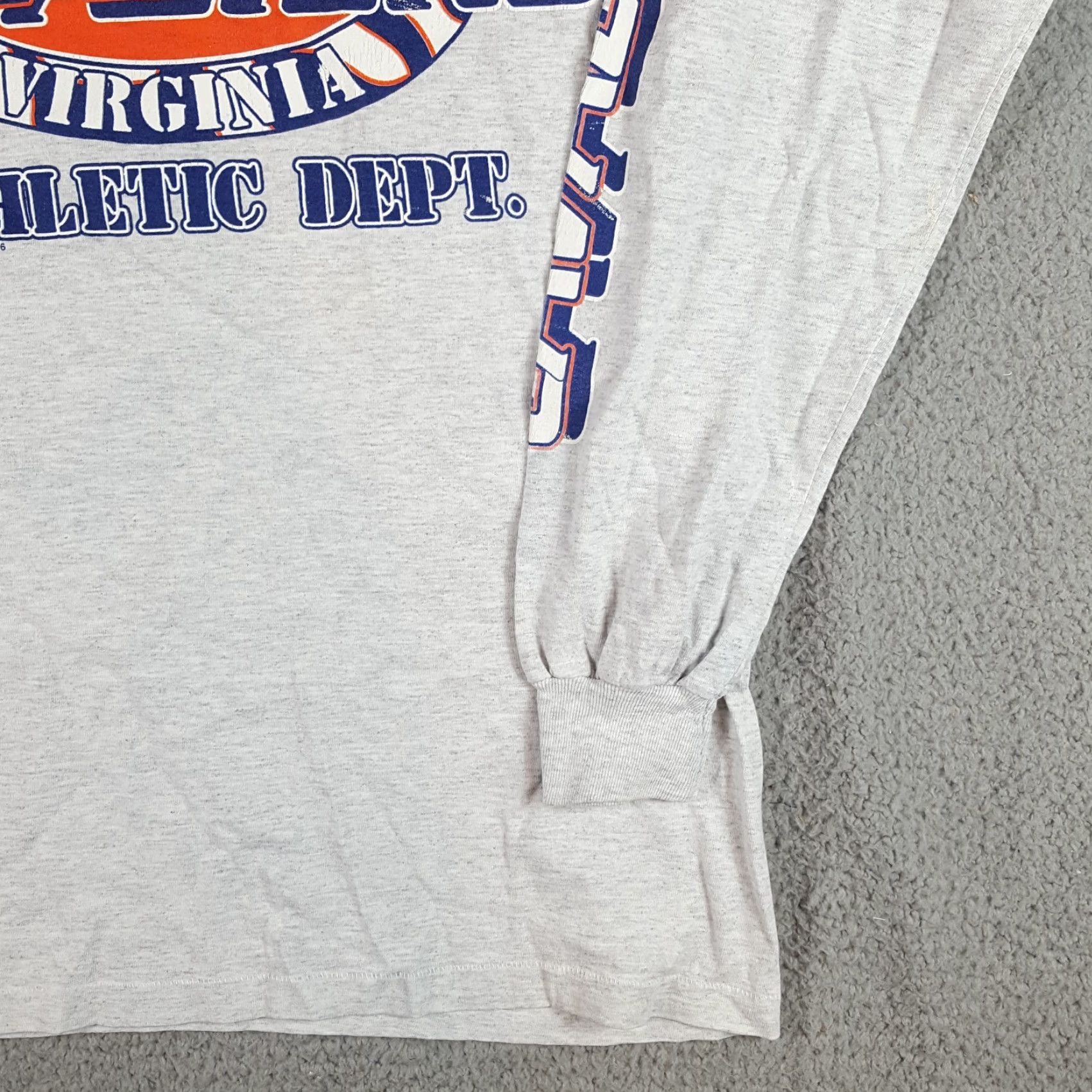 Vintage VINTAGE 90s Tennessee River Virginia Cavaliers Long Sleeve T-Shirt Adult Medium Gray Sports Football Mens Size US M / EU 48-50 / 2 - 3 Thumbnail
