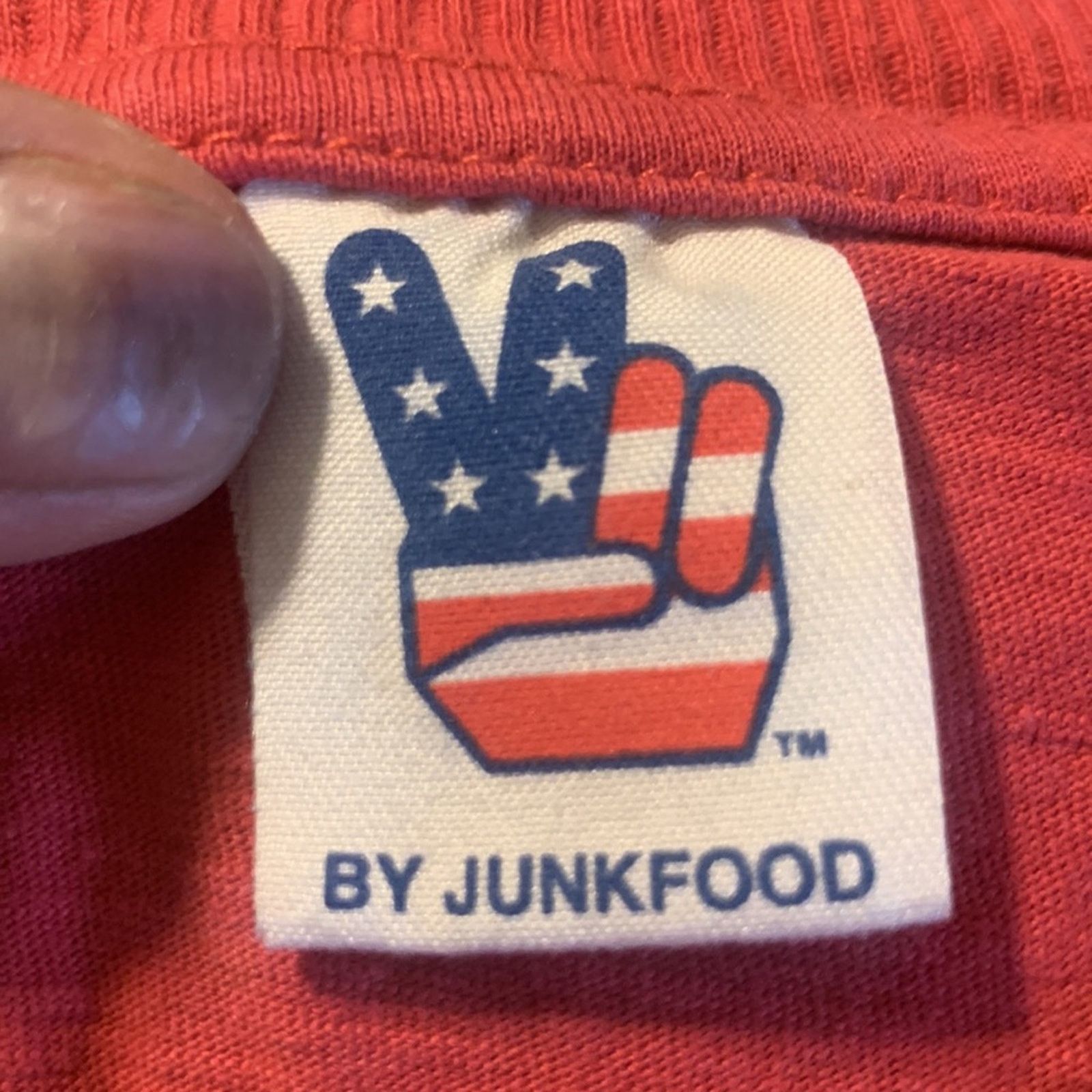 Vintage 90’s Donkey Kong vintage red T-shirt by Junk Food Size US L / EU 52-54 / 3 - 5 Thumbnail