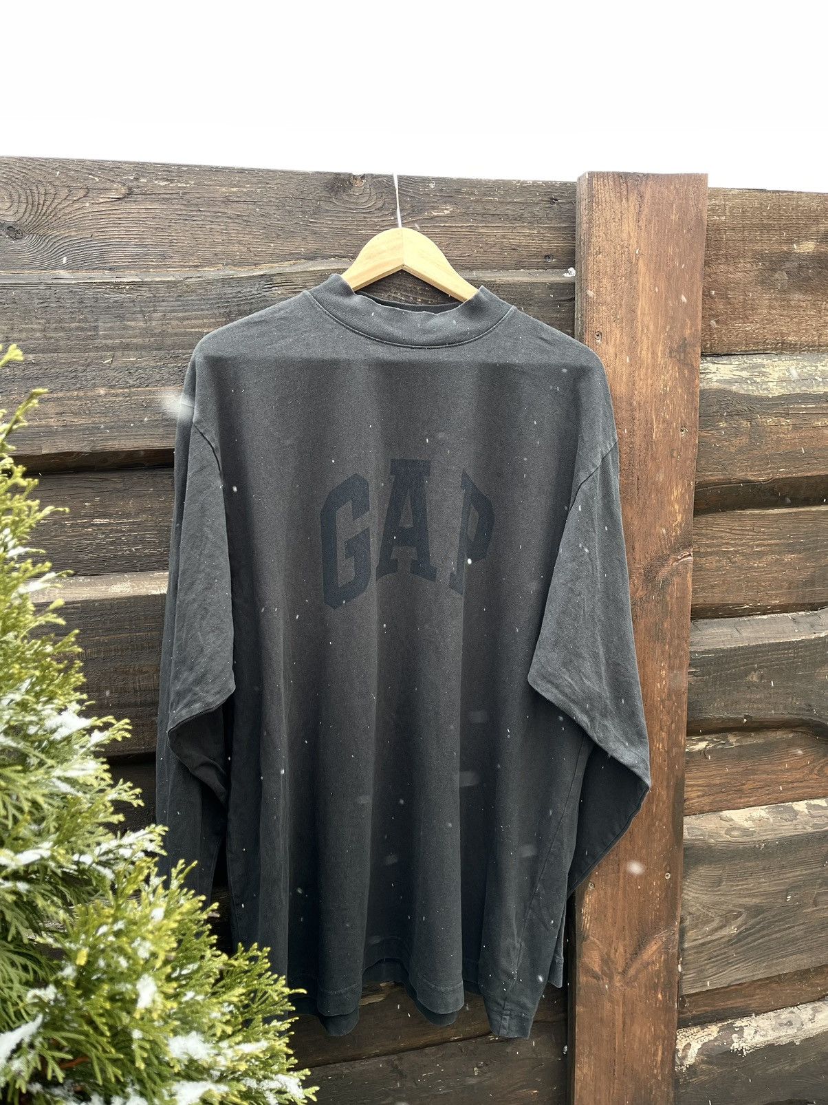 Balenciaga × Gap × Kanye West YEEZY GAP ENGINEERED BY BALENCIAGA DOVE LONGSLEEVE TEE BLACK Size US S / EU 44-46 / 1 - 5 Thumbnail