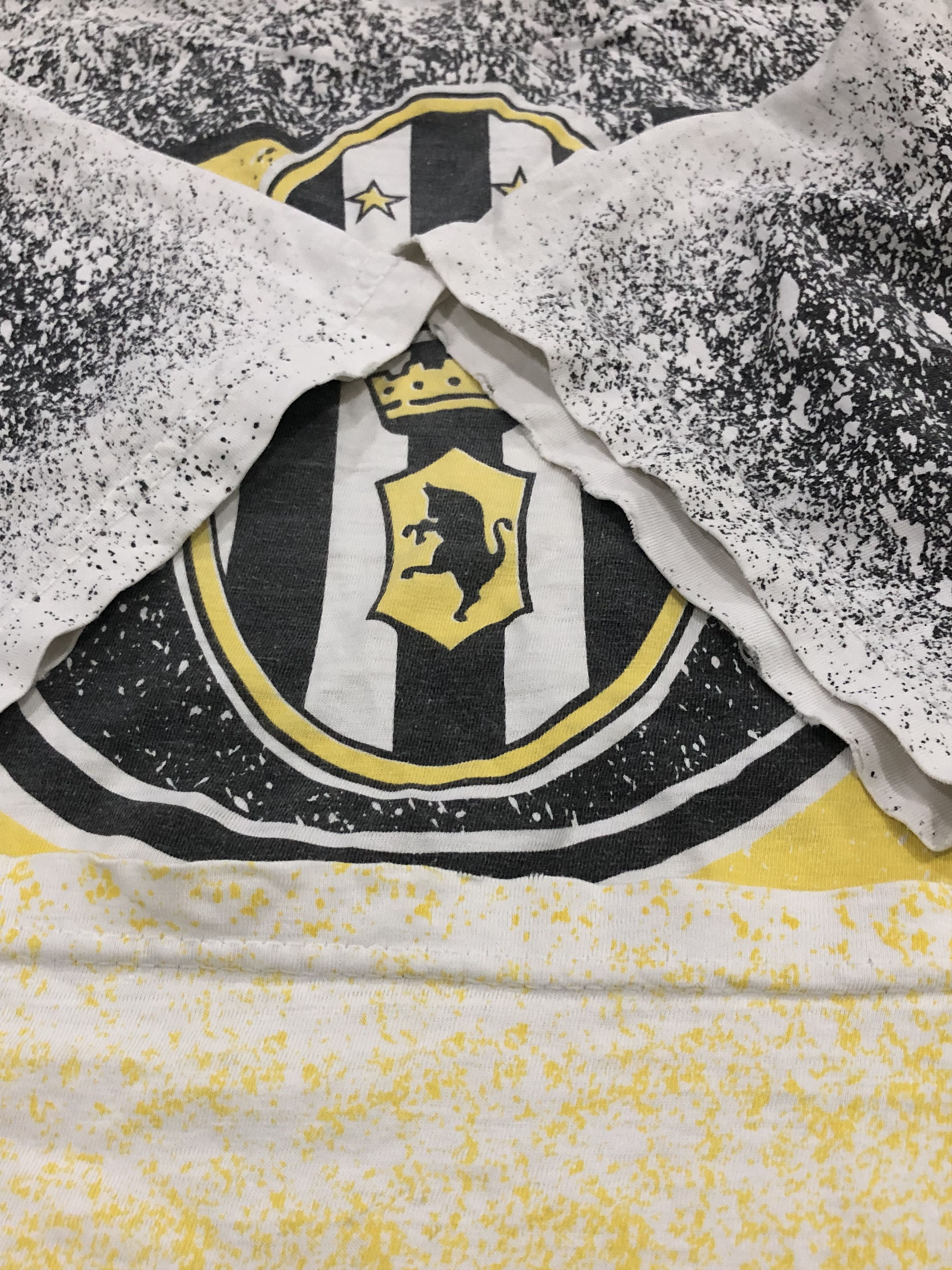 Vintage Vintage Rare Worn 90s Juventus Fullprint T-shirts Size US XL / EU 56 / 4 - 6 Thumbnail