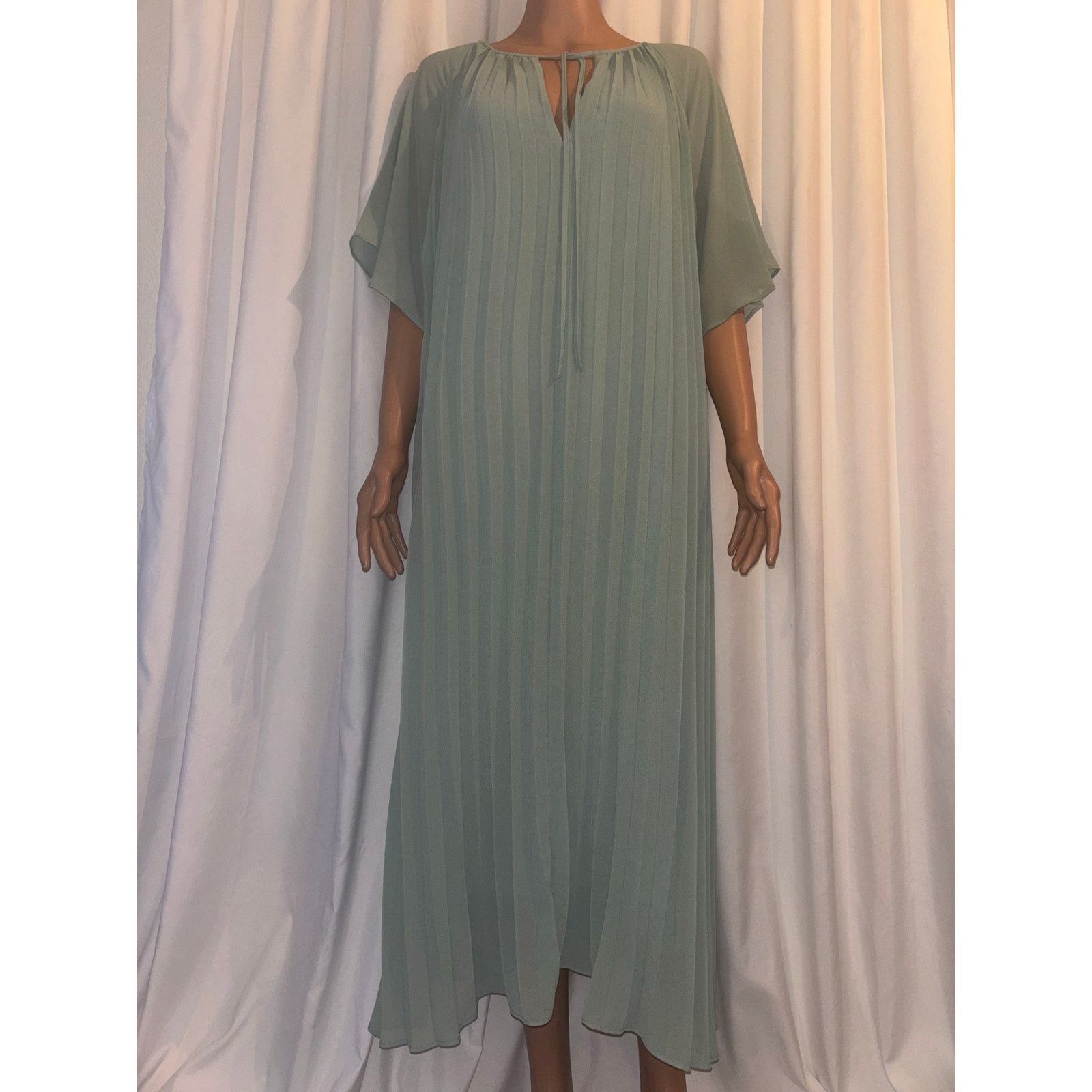 H&M H&M Size Medium Mint Green Pleated Dress Size M / US 6-8 / IT 42-44 - 1 Thumbnail