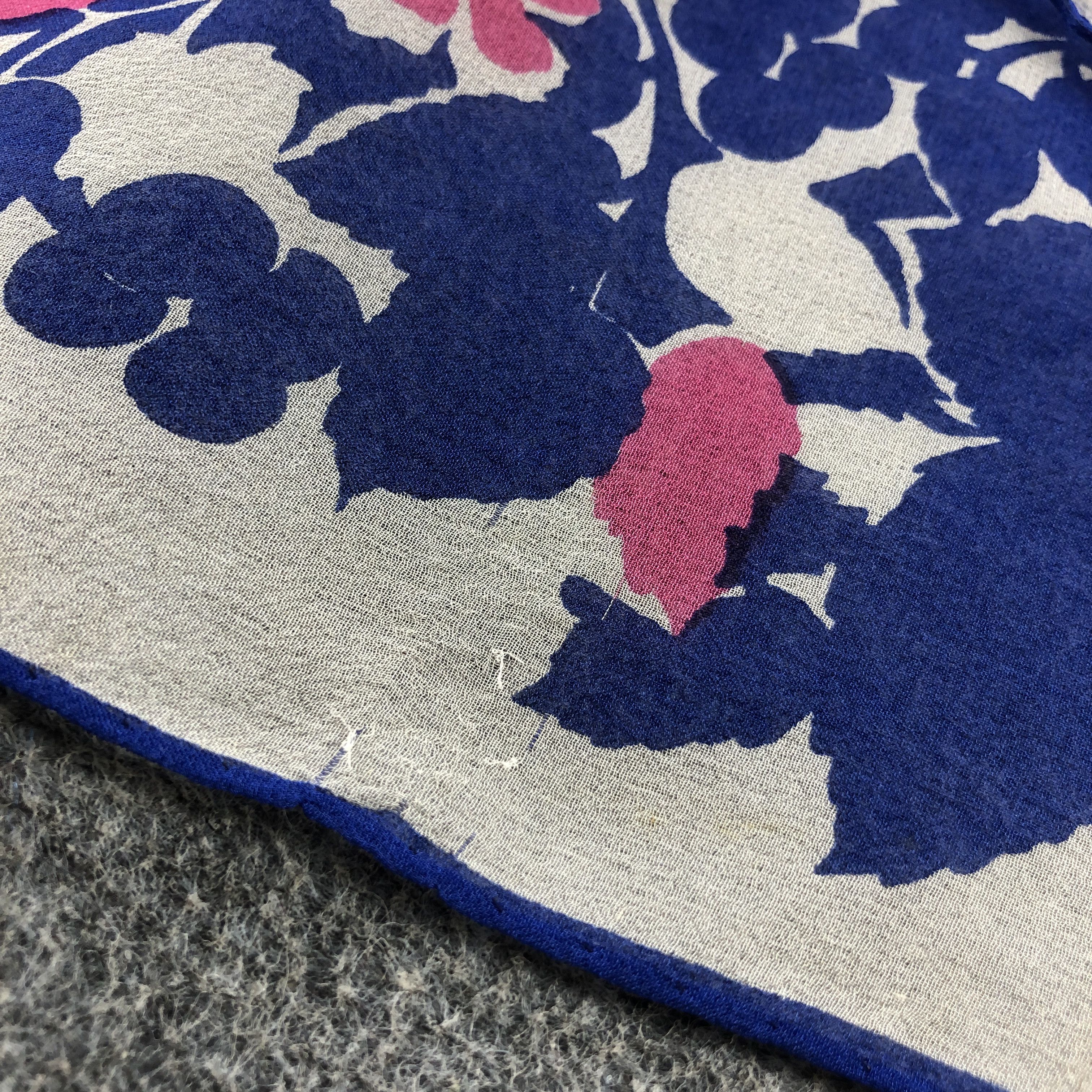 Vintage Vintage Luxury Floral Hand Rolled Silk Scarf M1295 Size ONE SIZE - 5 Thumbnail