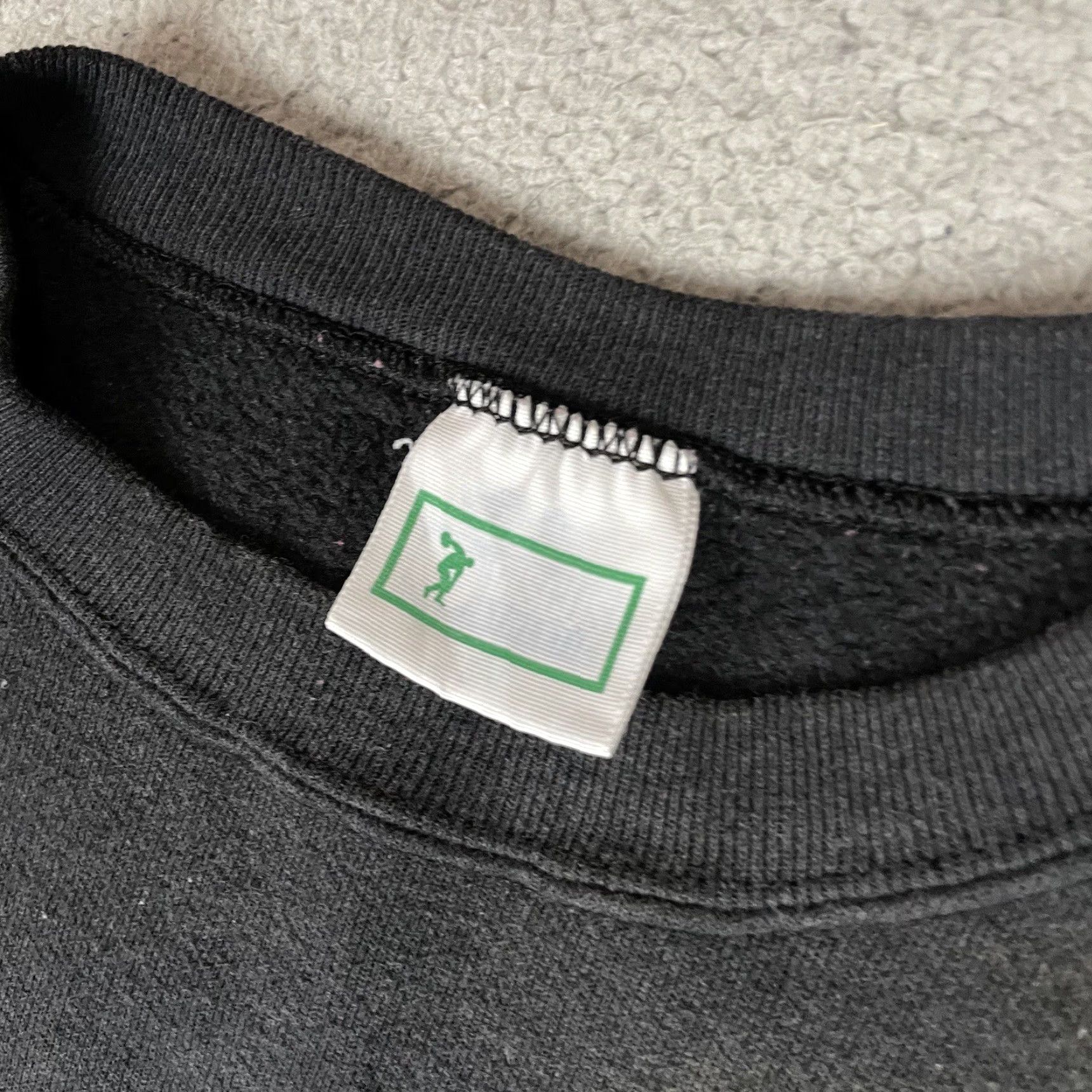Vintage VINTAGE Discus Athletic Sweatshirt Mens 2XL Black Crew Neck Long Sleeve Pullover Fleece Distressed Logo 90s Size US XXL / EU 58 / 5 - 5 Thumbnail
