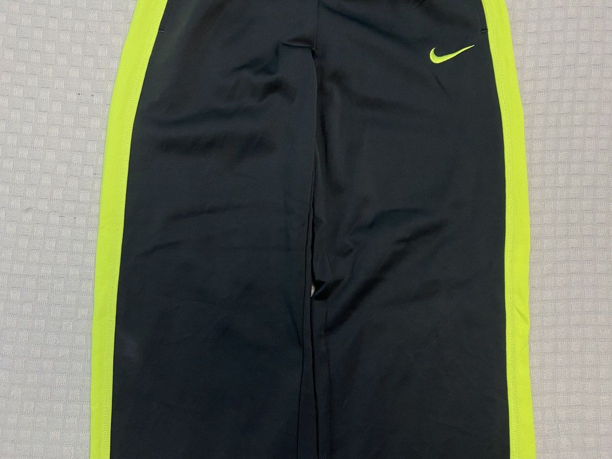 Carhartt Wip × Nike VINTAGE NIKE 90S BAGGY NYLON WIDE LEG SWOOSH TRACK PANTS Y2K Size US 28 / EU 44 - 7 Thumbnail