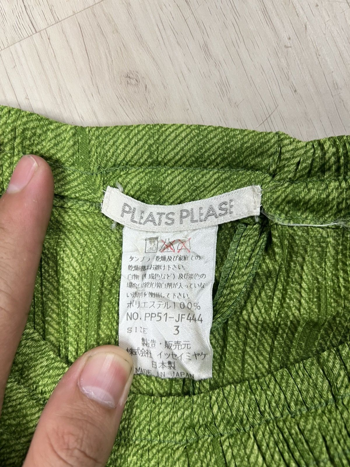 Pleats Please Issey Miyake Pleats Please Short Pants Size 34" / US 12 / IT 48 - 2 Thumbnail