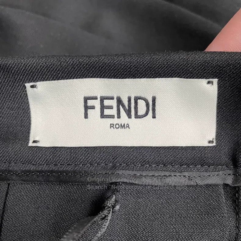 Fendi Fendi Ladies black pleated skirt, medium-length Size 25" / US 0 / IT 36 - 4 Thumbnail