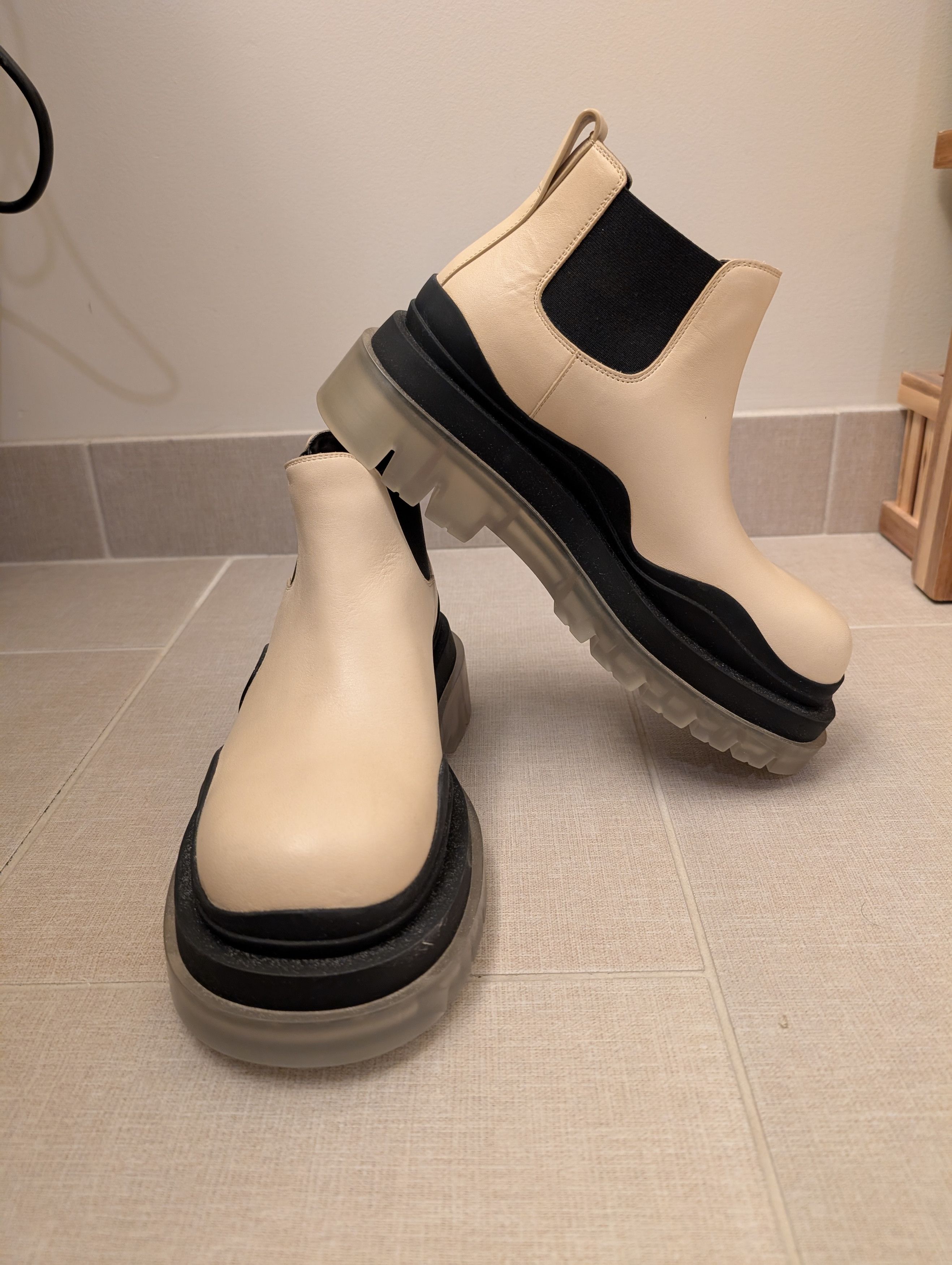 Bottega Veneta Bottega Veneta Tire Chelsea Boots - Off White/Clear Size US 6.5 / EU 39-40 - 2 Thumbnail