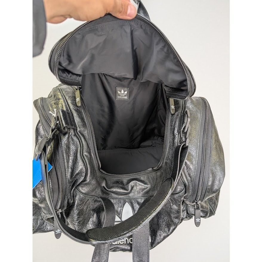 Adidas × Balenciaga o1rshd1 Aged Arena Lamb Gym Bag in Black/White Size ONE SIZE - 17 Thumbnail
