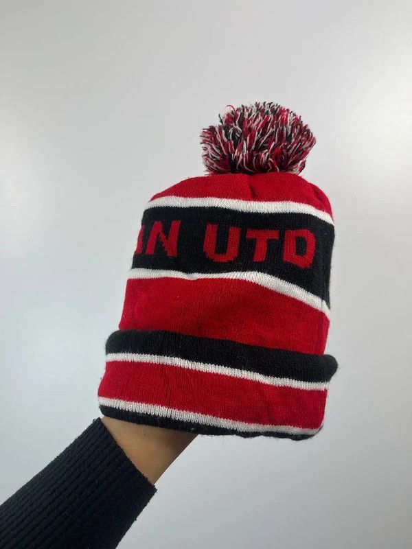 New Era Manchester United New Era Red Black White Pom Beanie Hat Size ONE SIZE - 2 Thumbnail