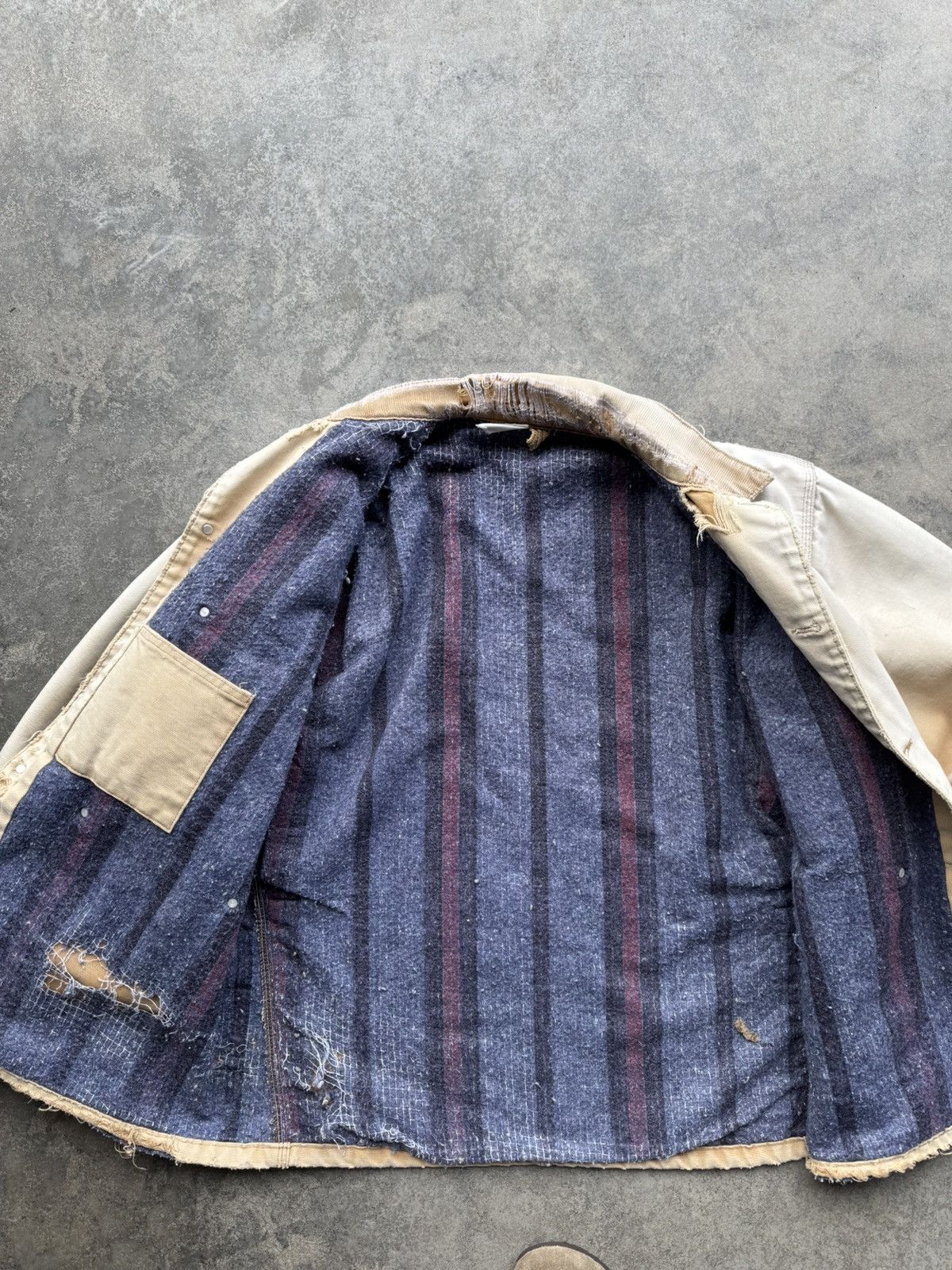 Carhartt × Vintage Vintage Carhartt Blanket Lined Chore Jacket Size US XL / EU 56 / 4 - 4 Thumbnail
