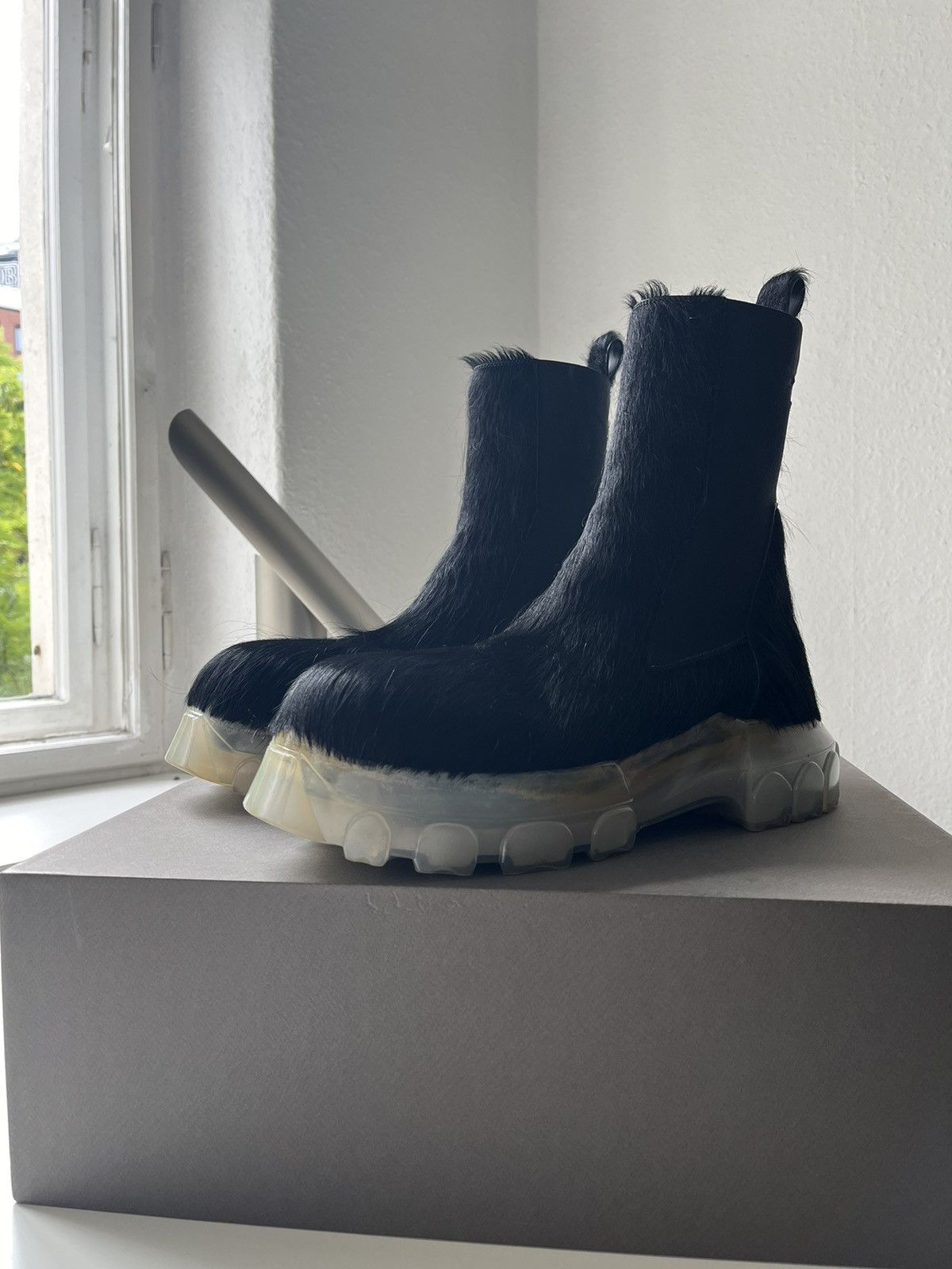 Rick Owens Ankle-high cow-hair Chelsea boots in black. Size US 11 / EU 44 - 2 Thumbnail