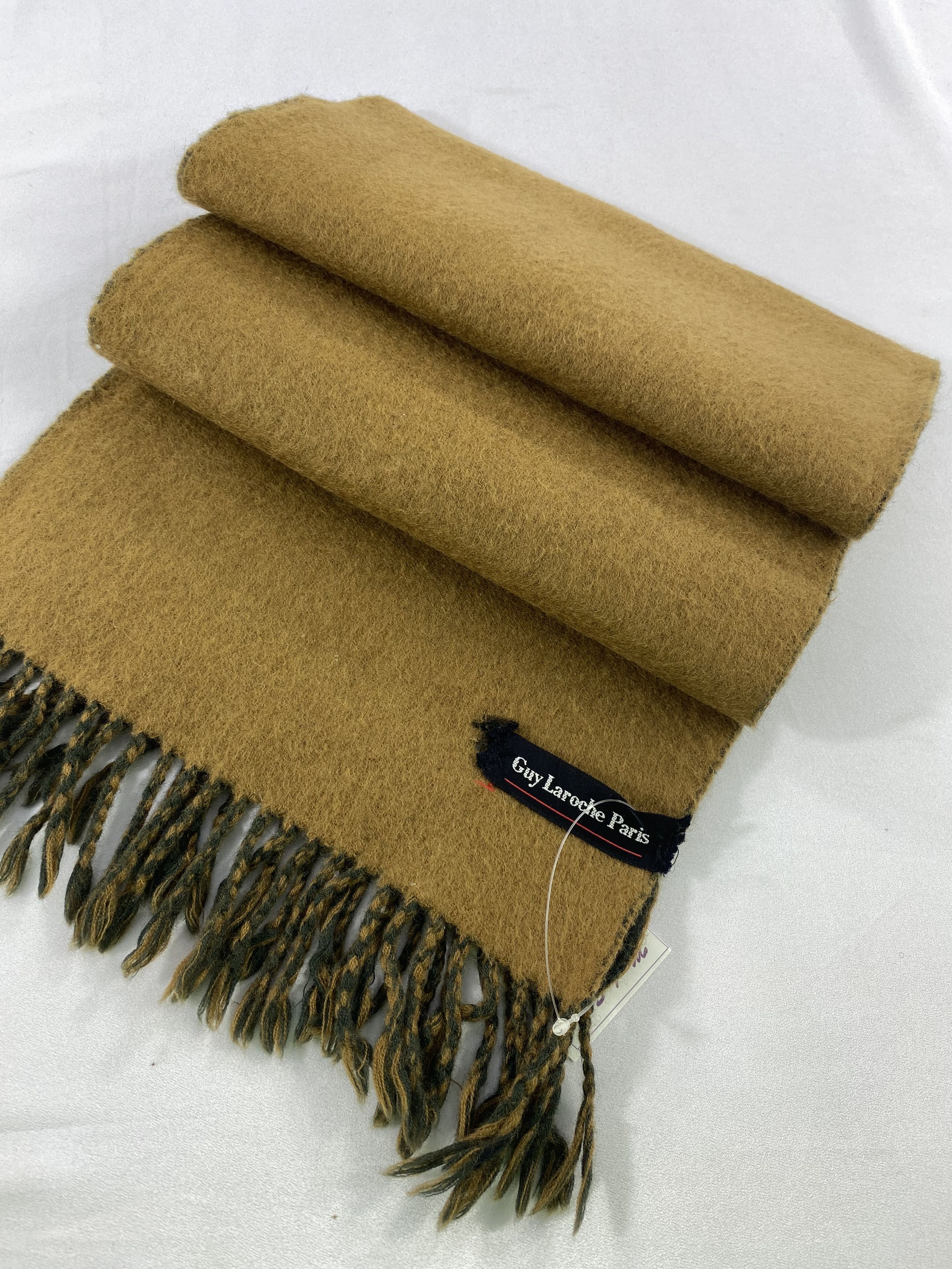 Guy Laroche Guy Laroche Scarf / Muffler / Neckwear Size ONE SIZE - 4 Thumbnail